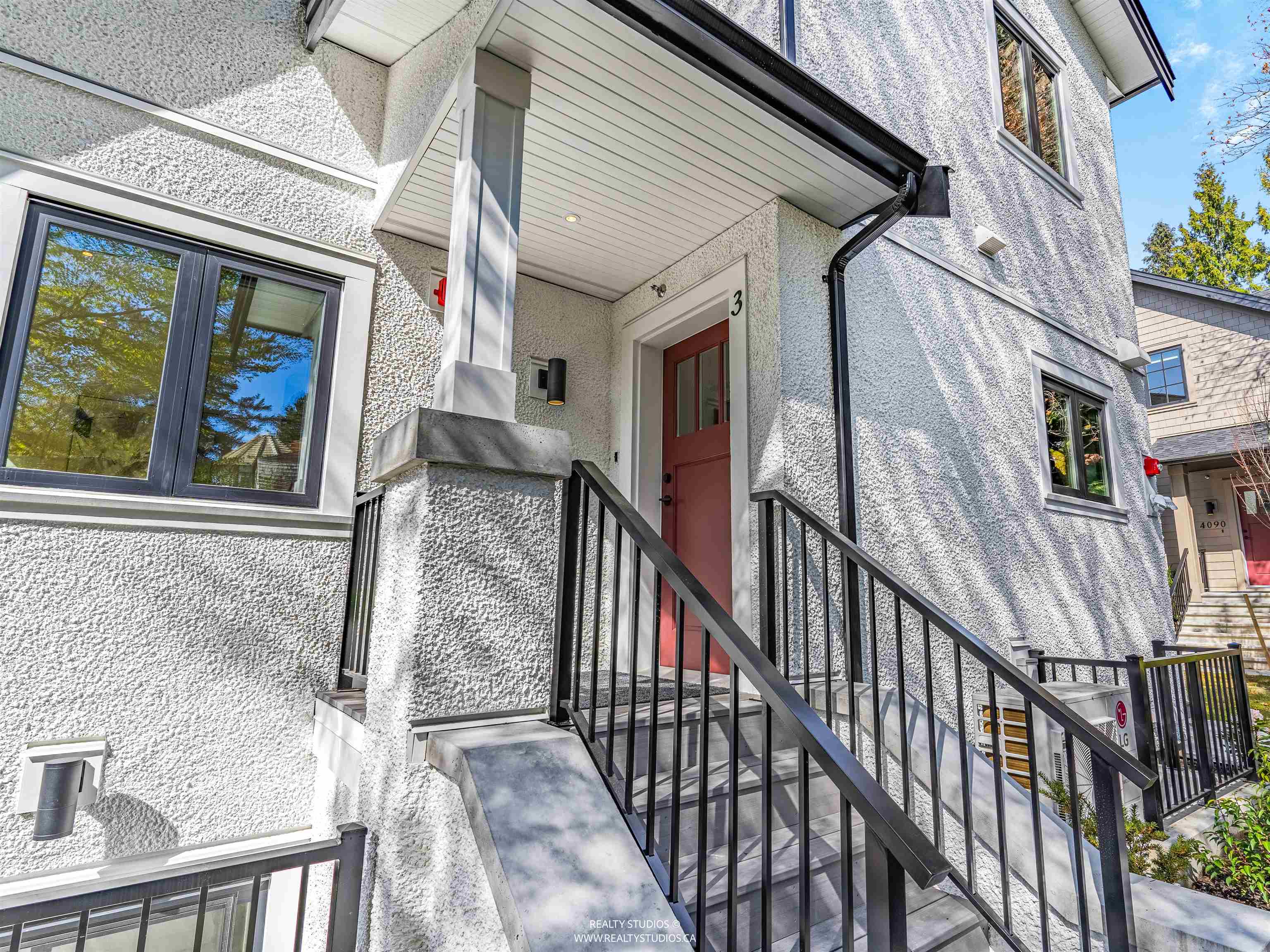3 4088 MAPLE CRESCENT