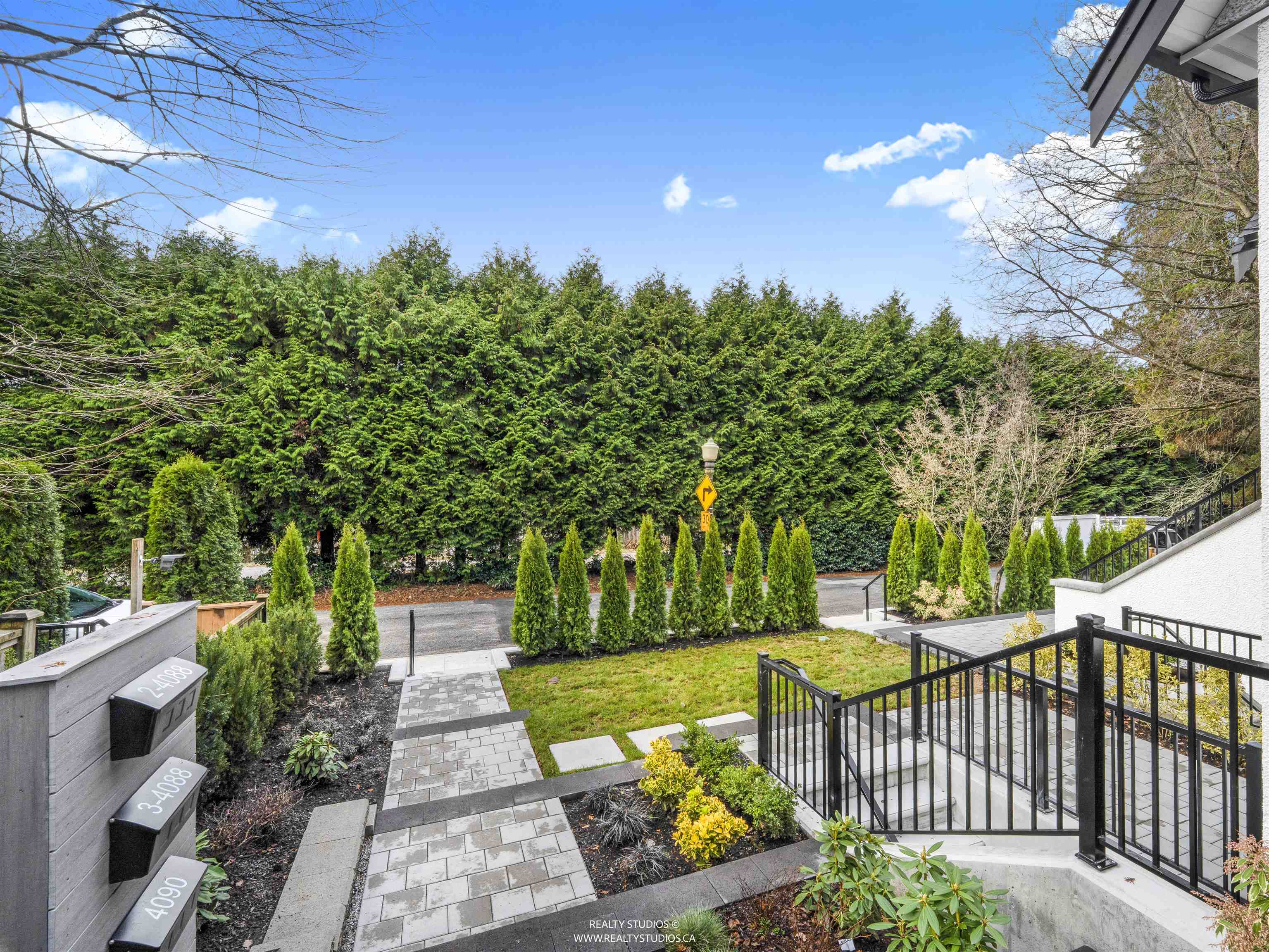 3 4088 MAPLE CRESCENT
