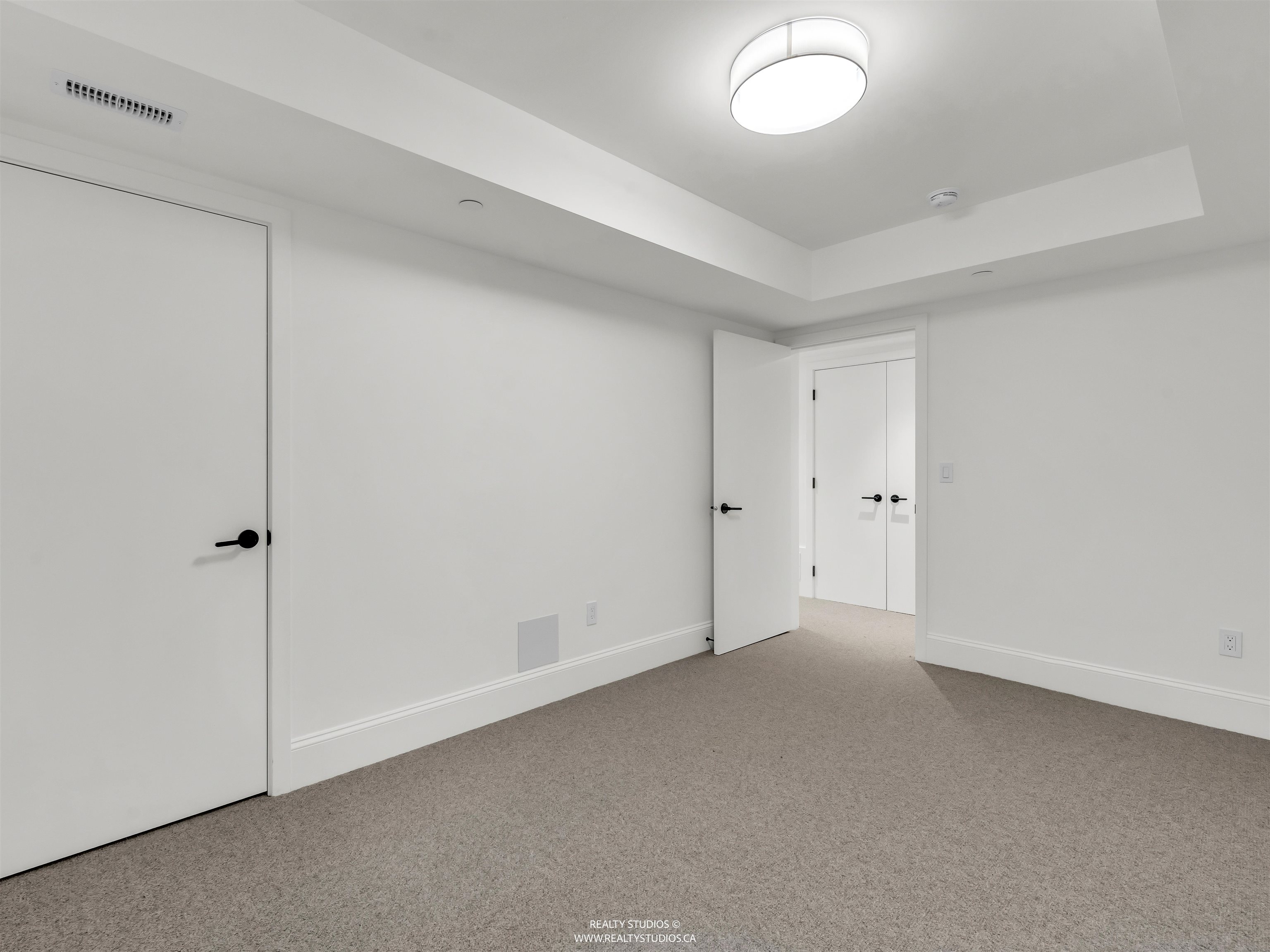 3 4088 MAPLE CRESCENT