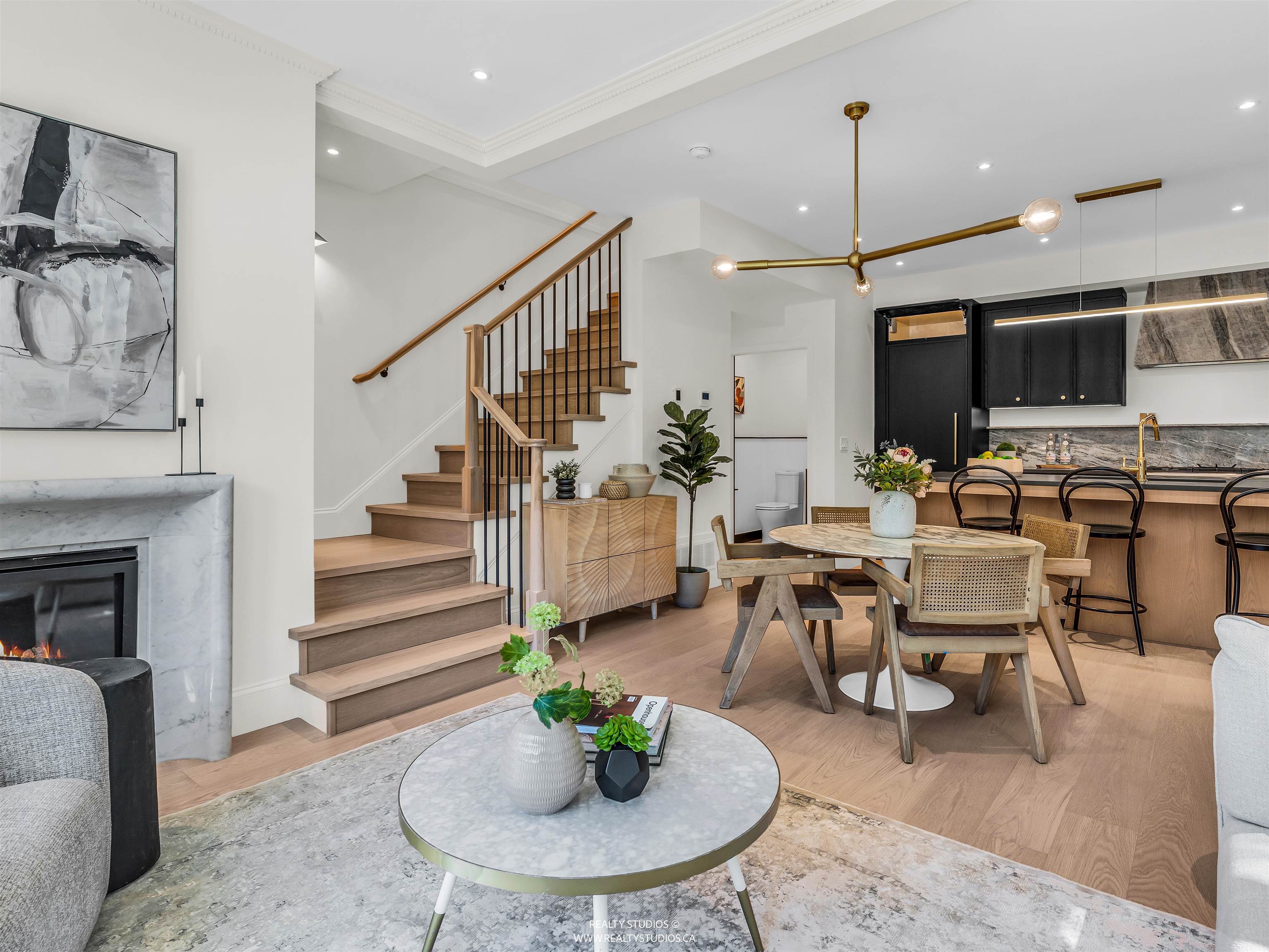3 4088 MAPLE CRESCENT