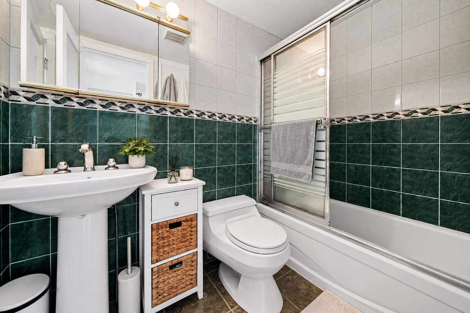803 1270 ROBSON STREET