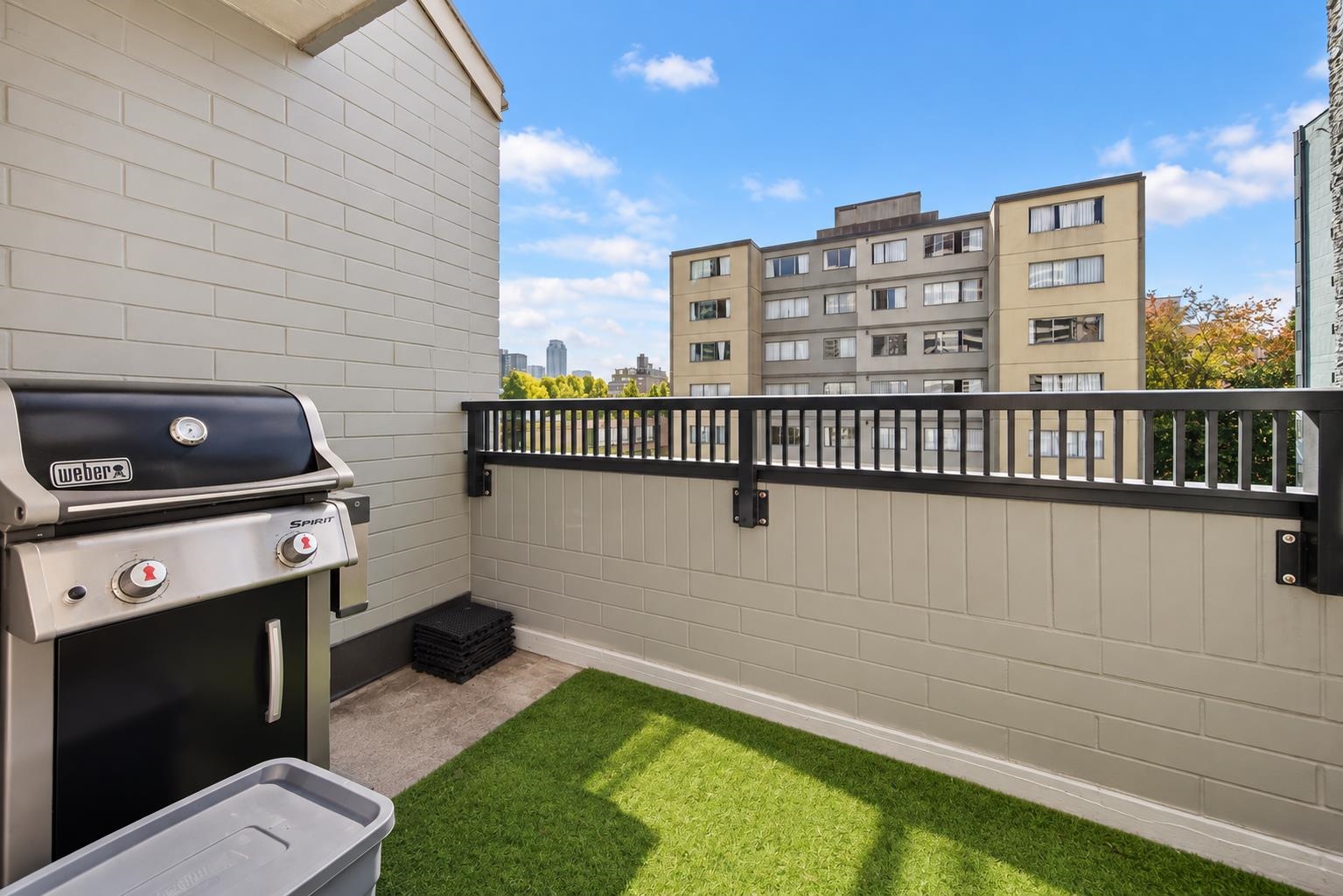 803 1270 ROBSON STREET
