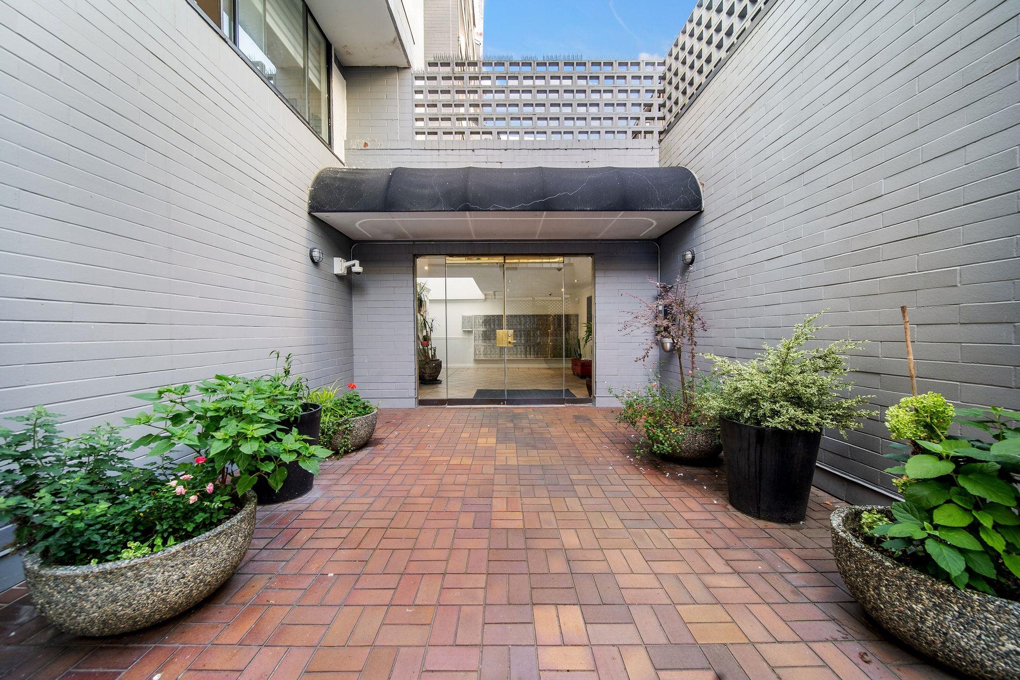 803 1270 ROBSON STREET