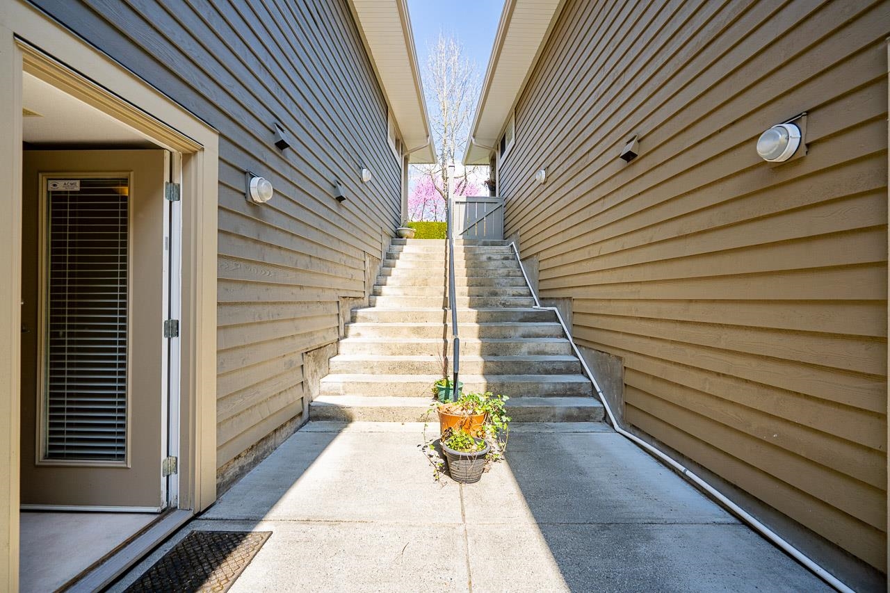 3 15425 ROSEMARY HEIGHTS CRESCENT