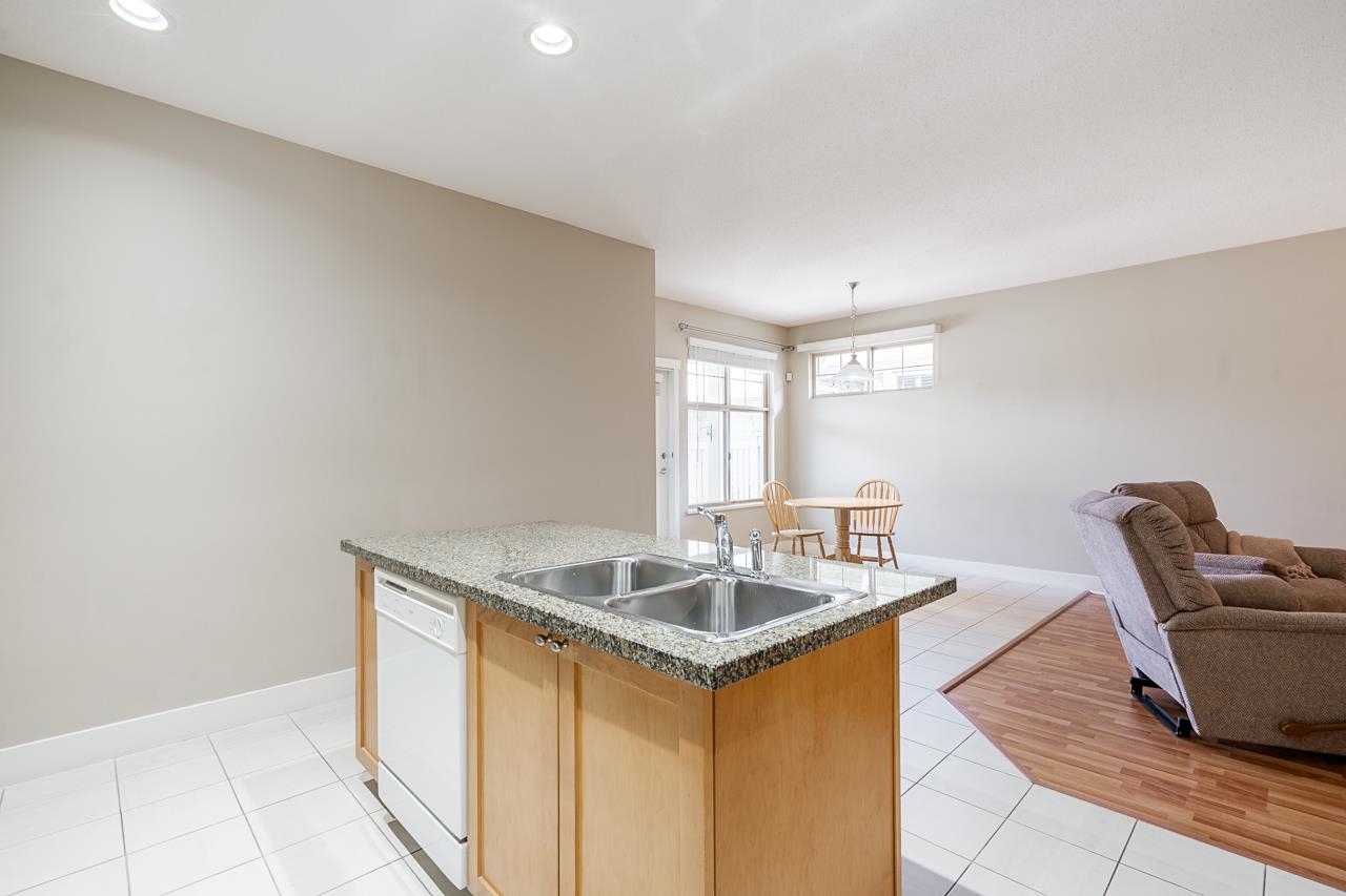 3 15425 ROSEMARY HEIGHTS CRESCENT