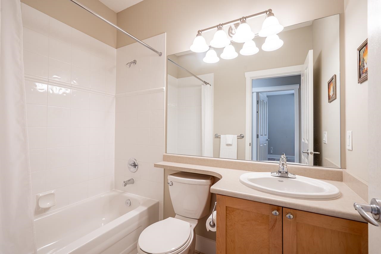 3 15425 ROSEMARY HEIGHTS CRESCENT