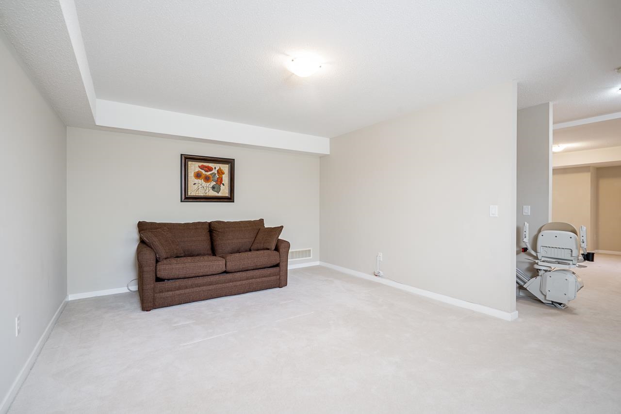3 15425 ROSEMARY HEIGHTS CRESCENT