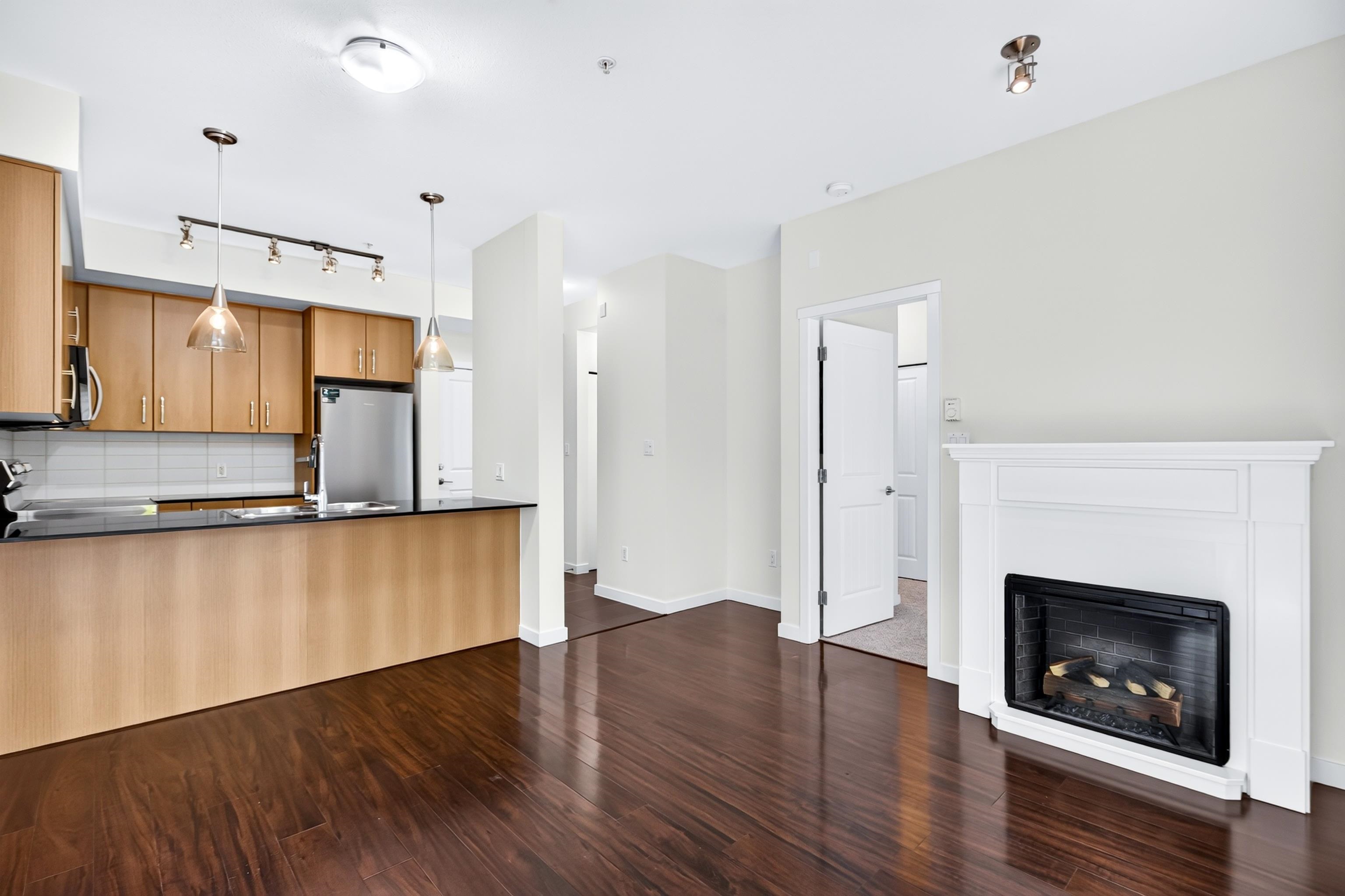 210 22290 NORTH AVENUE