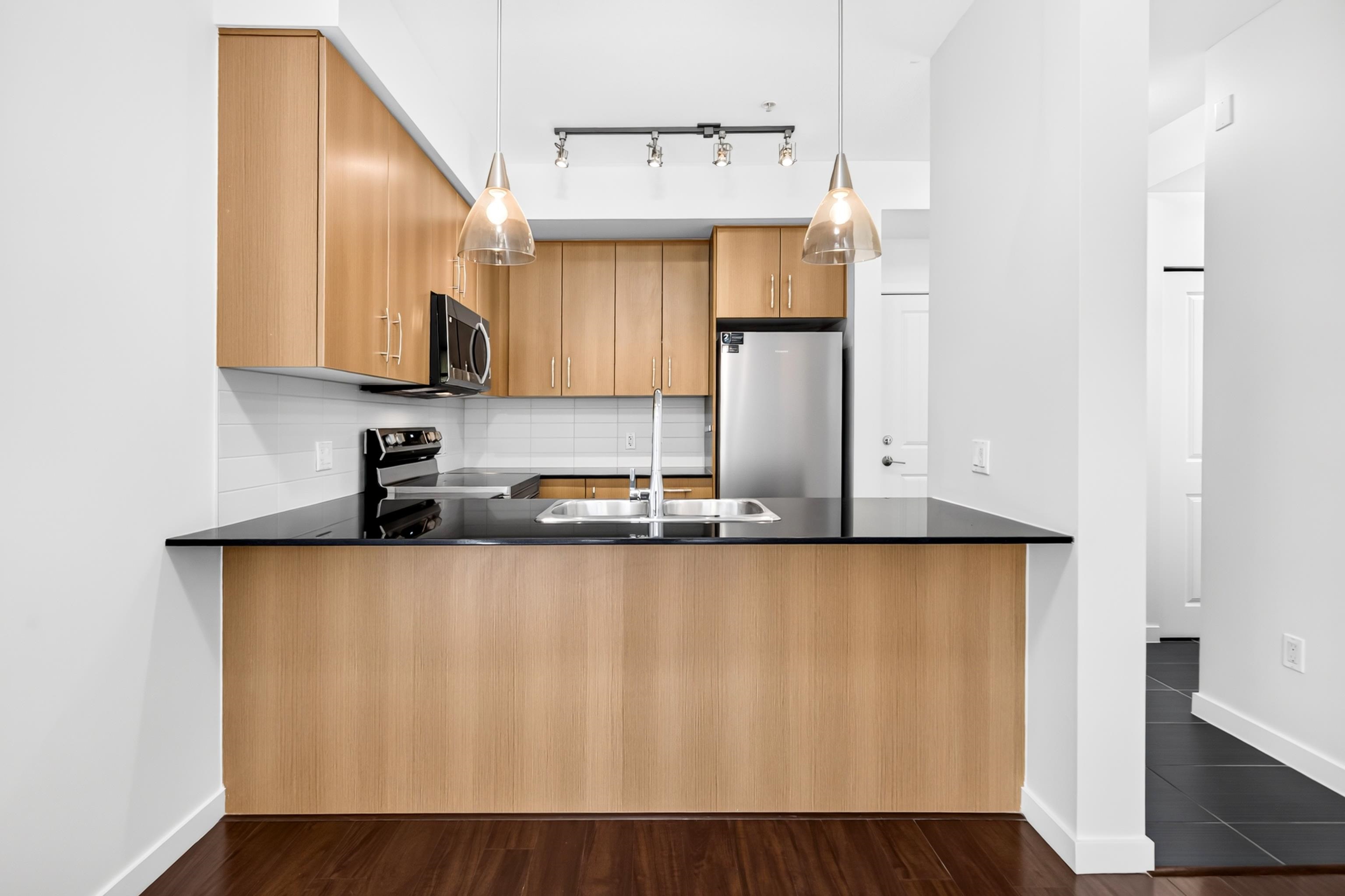210 22290 NORTH AVENUE