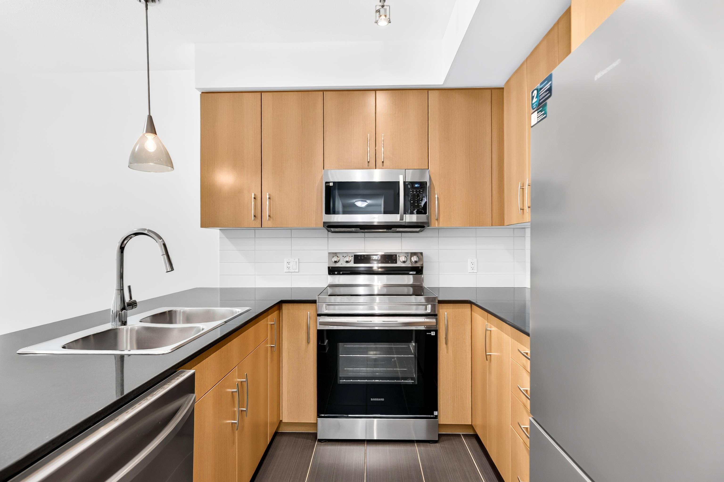 210 22290 NORTH AVENUE