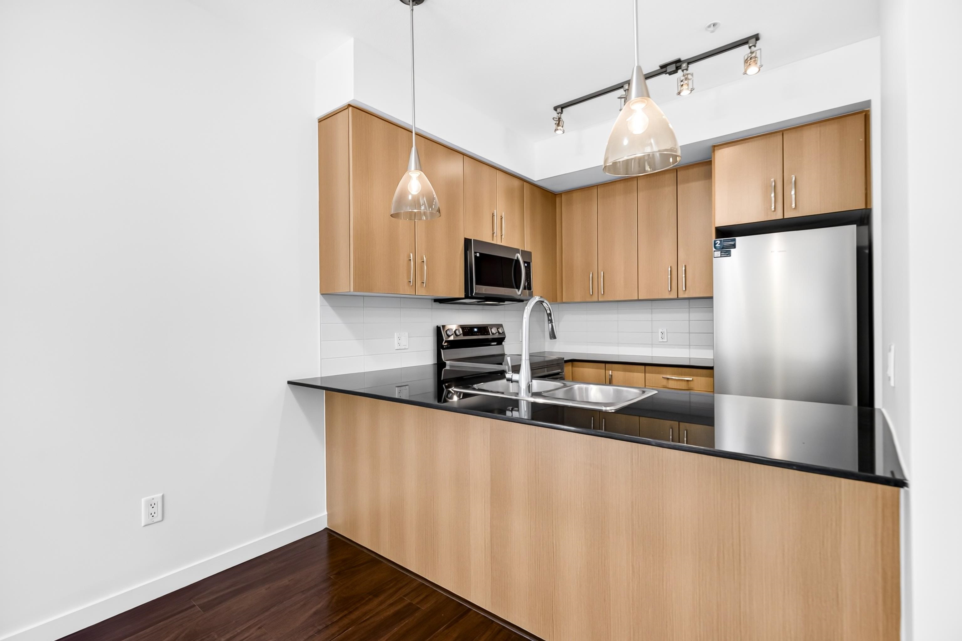 210 22290 NORTH AVENUE