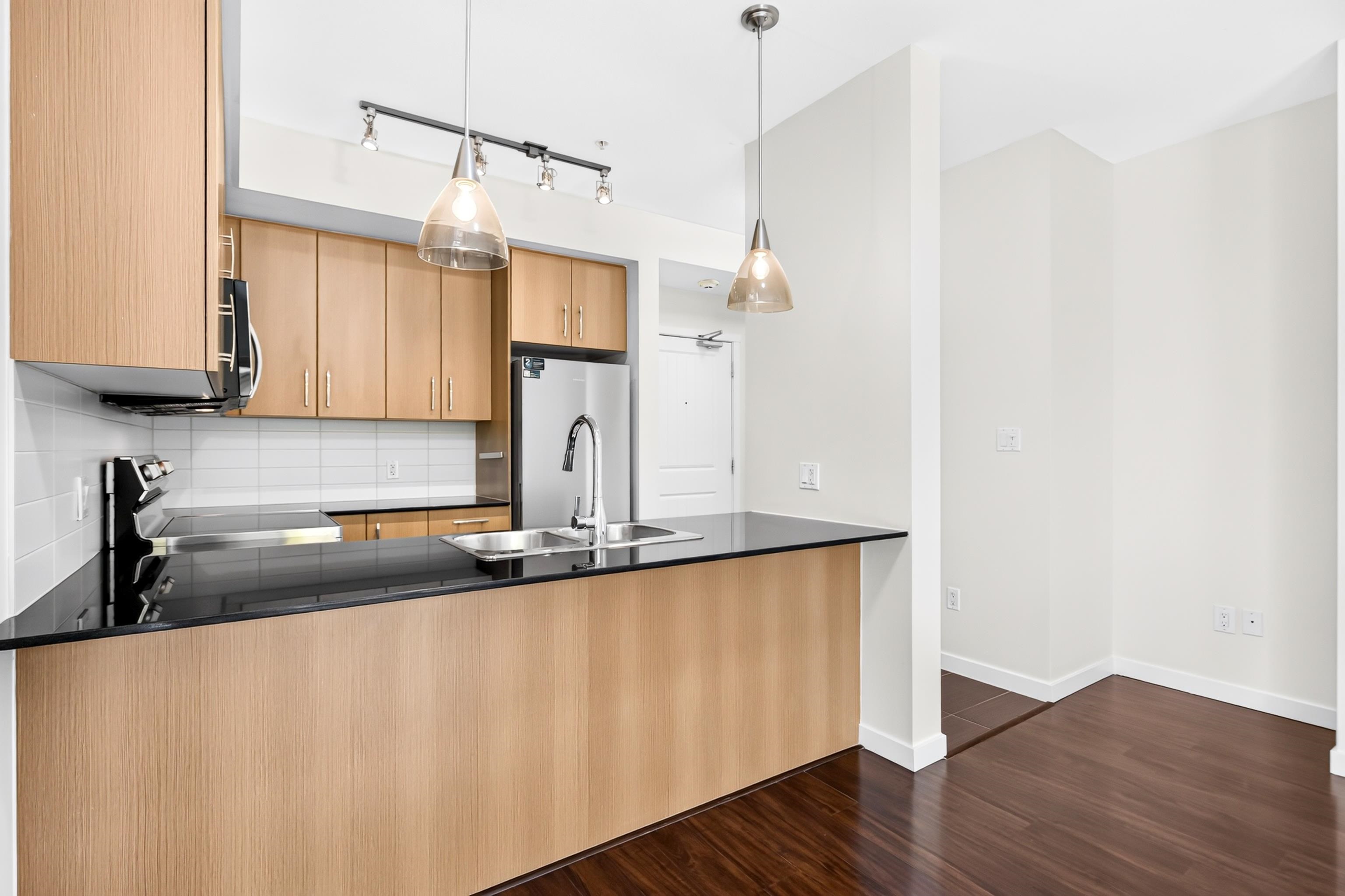210 22290 NORTH AVENUE