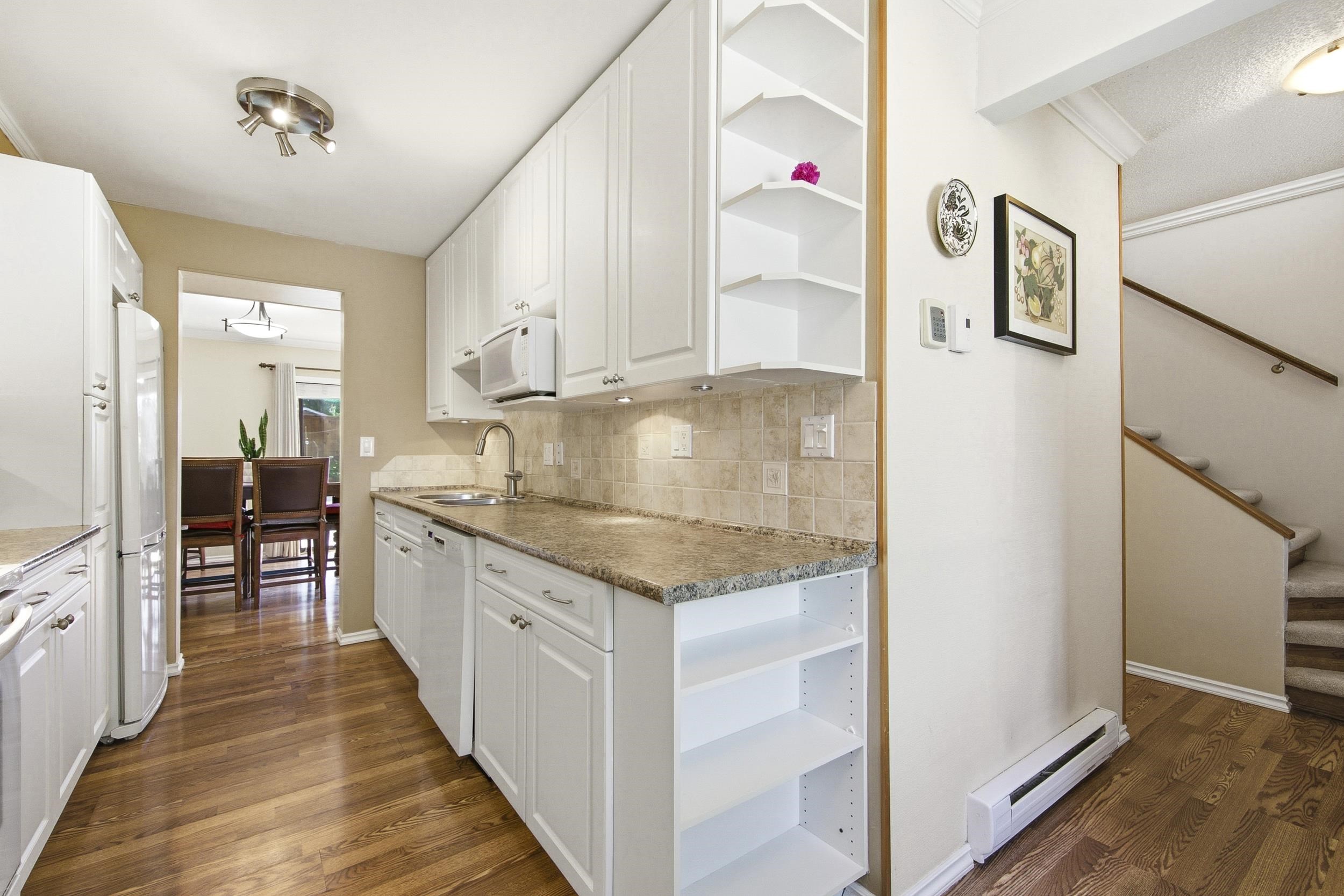 3 9080 PARKSVILLE DRIVE
