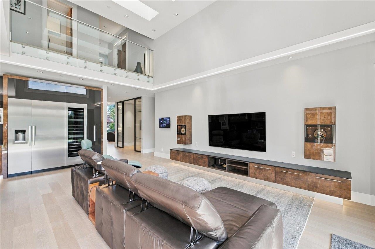 3768 RIVER ROAD