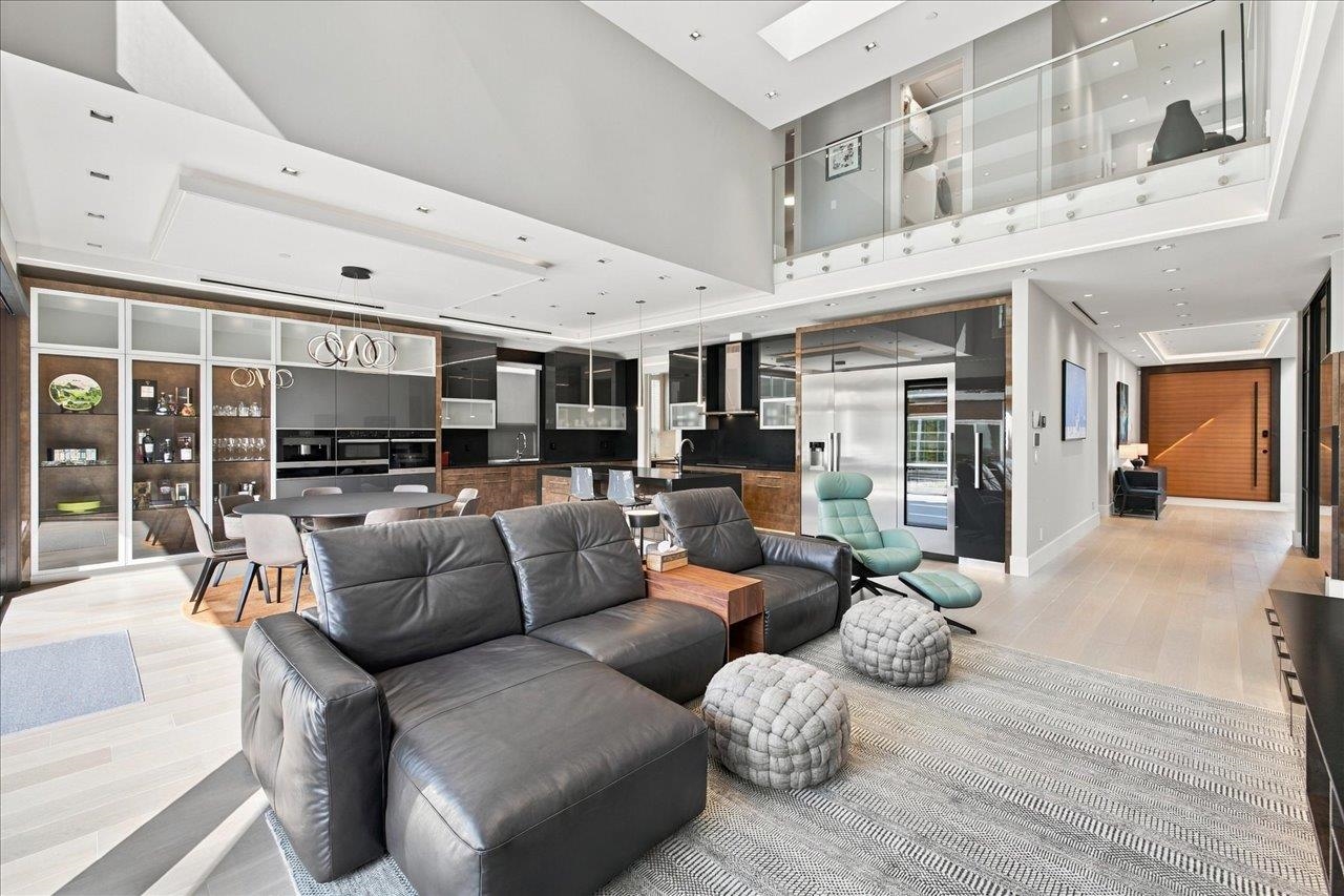 3768 RIVER ROAD