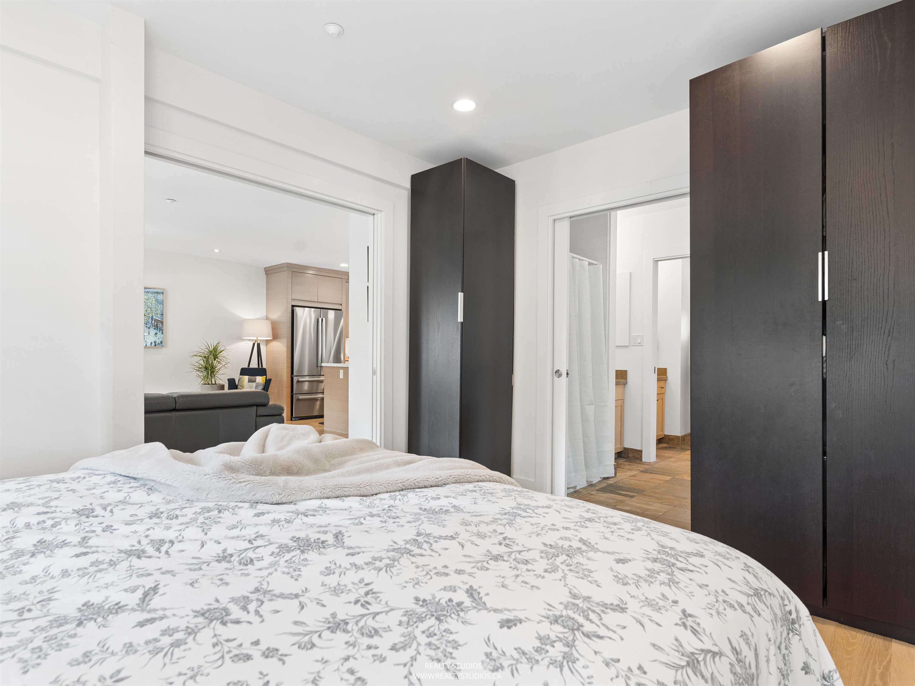 558 W 19TH AVENUE