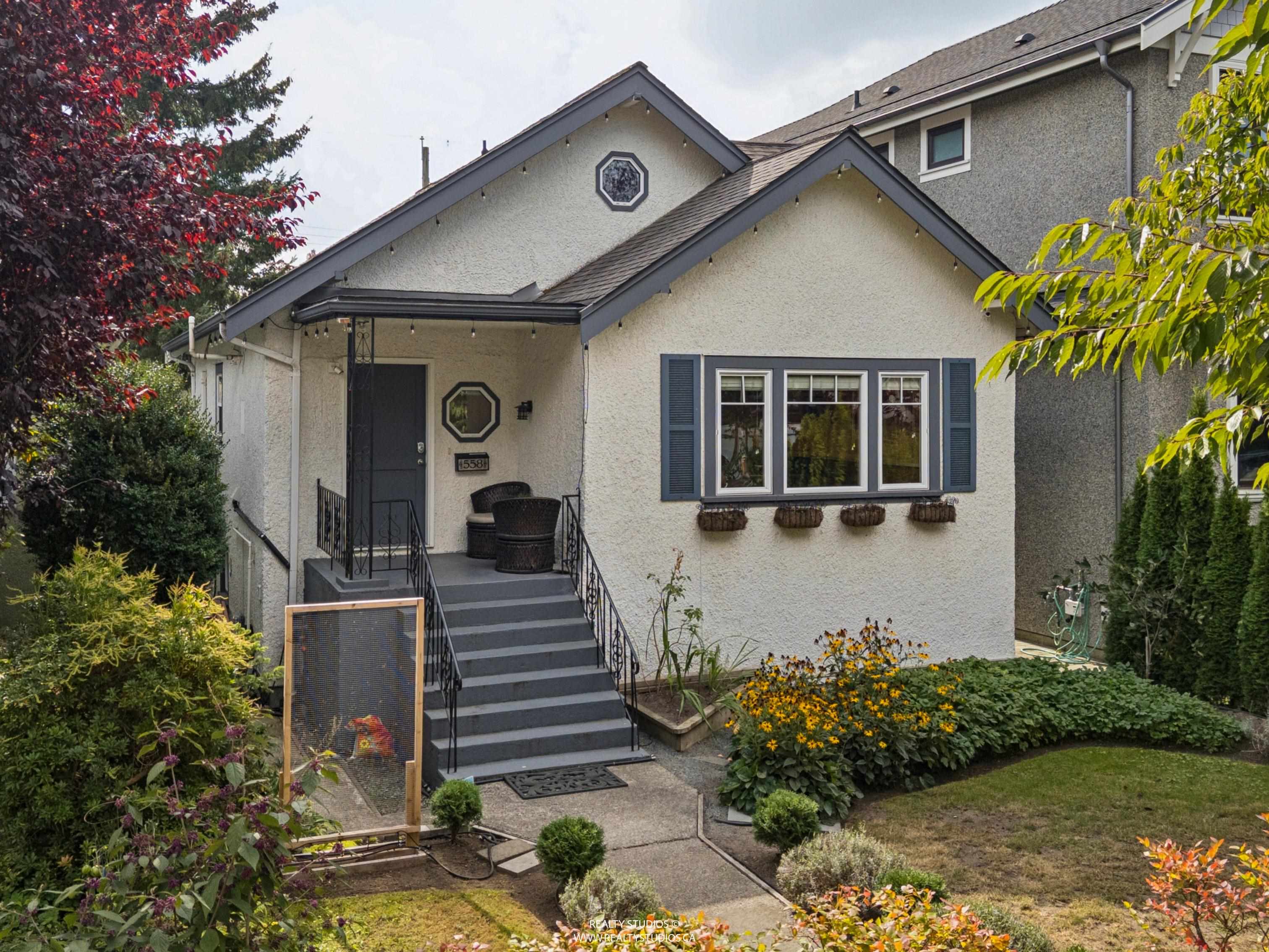 558 W 19TH AVENUE