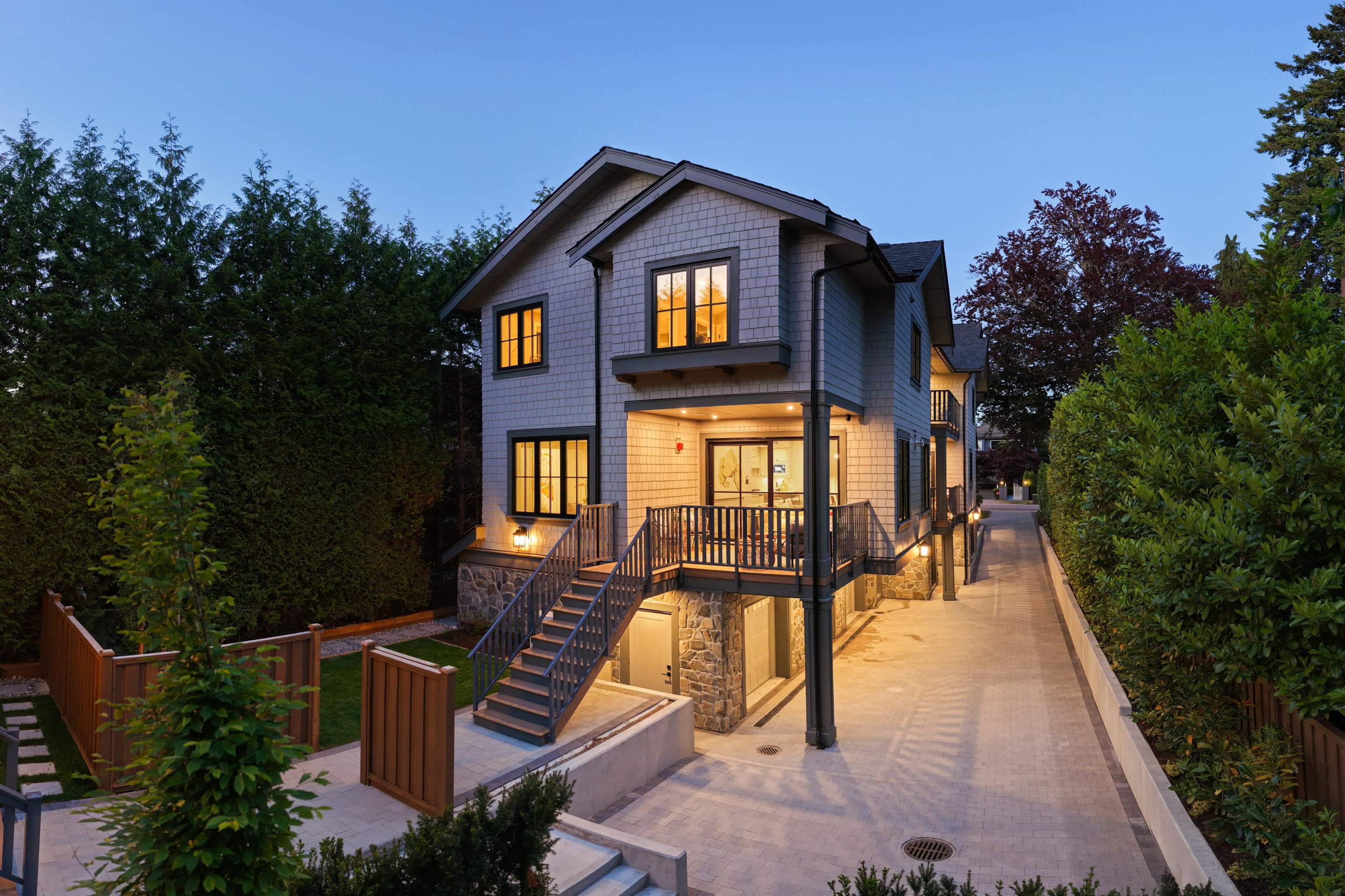 5593 MACKENZIE STREET
