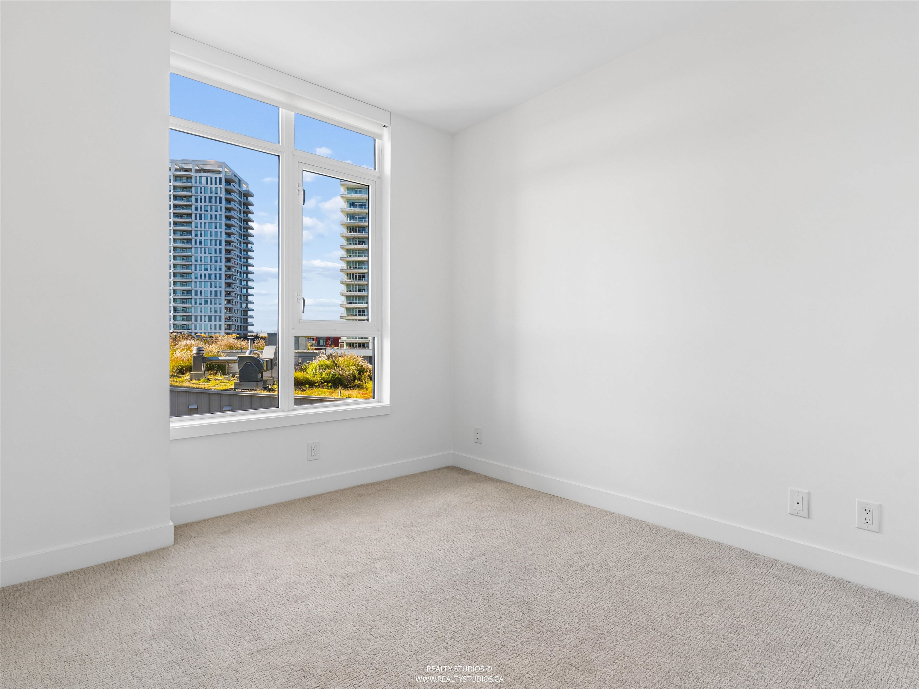 701 3557 SAWMILL CRESCENT