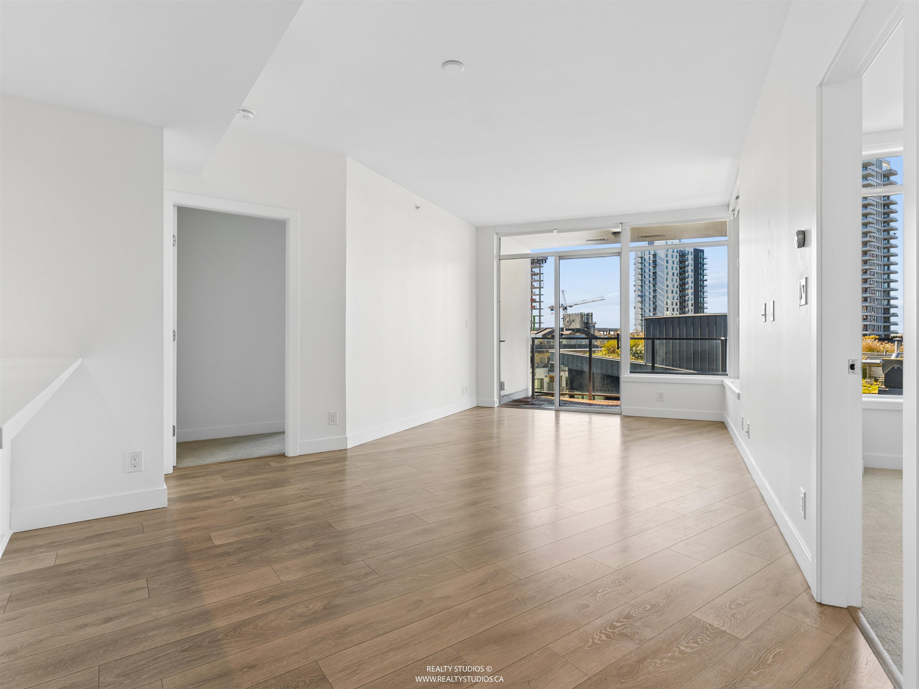 701 3557 SAWMILL CRESCENT