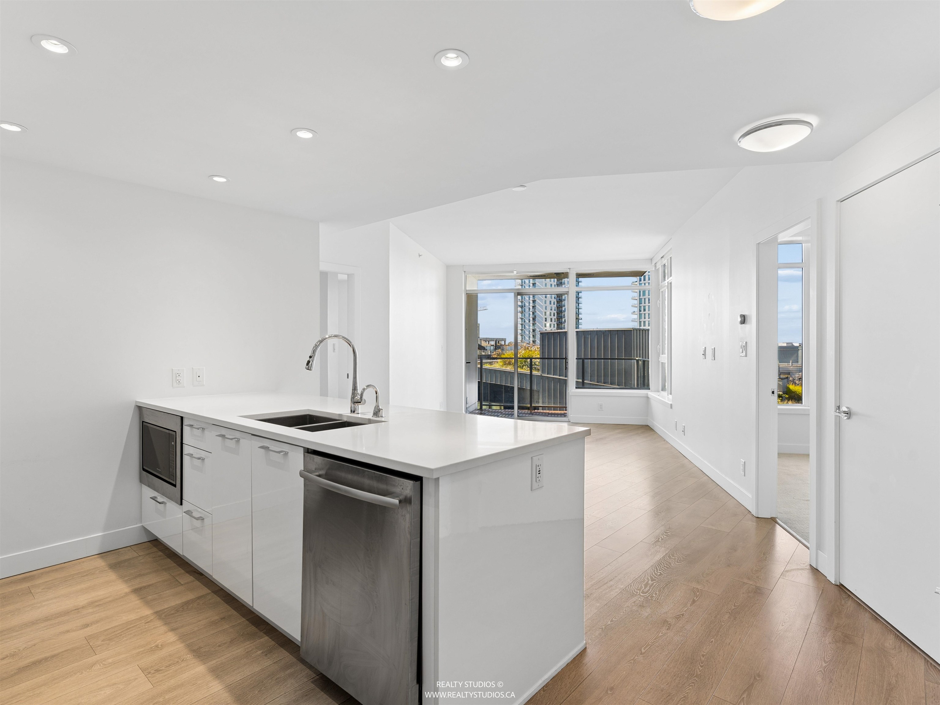701 3557 SAWMILL CRESCENT
