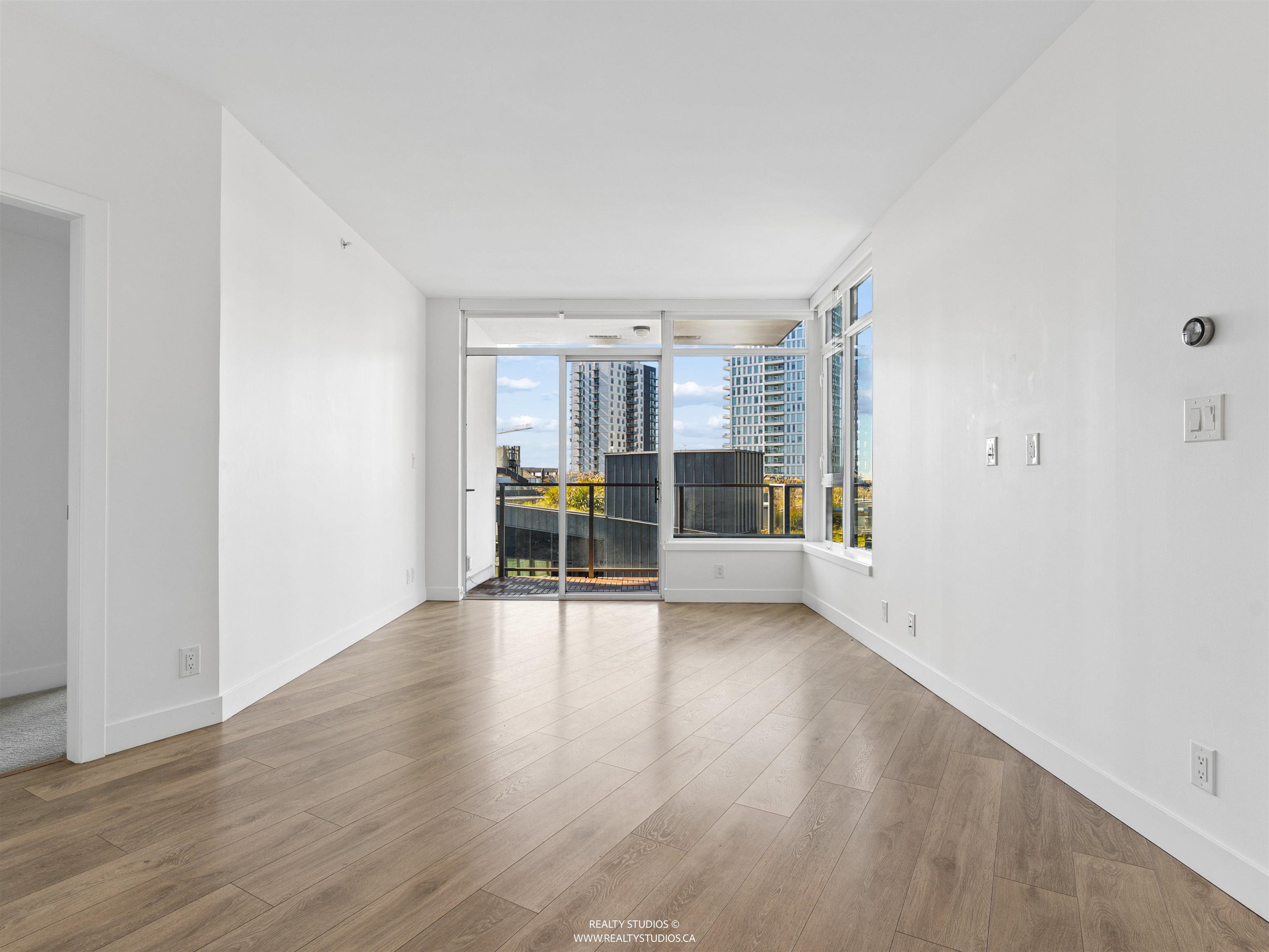 701 3557 SAWMILL CRESCENT