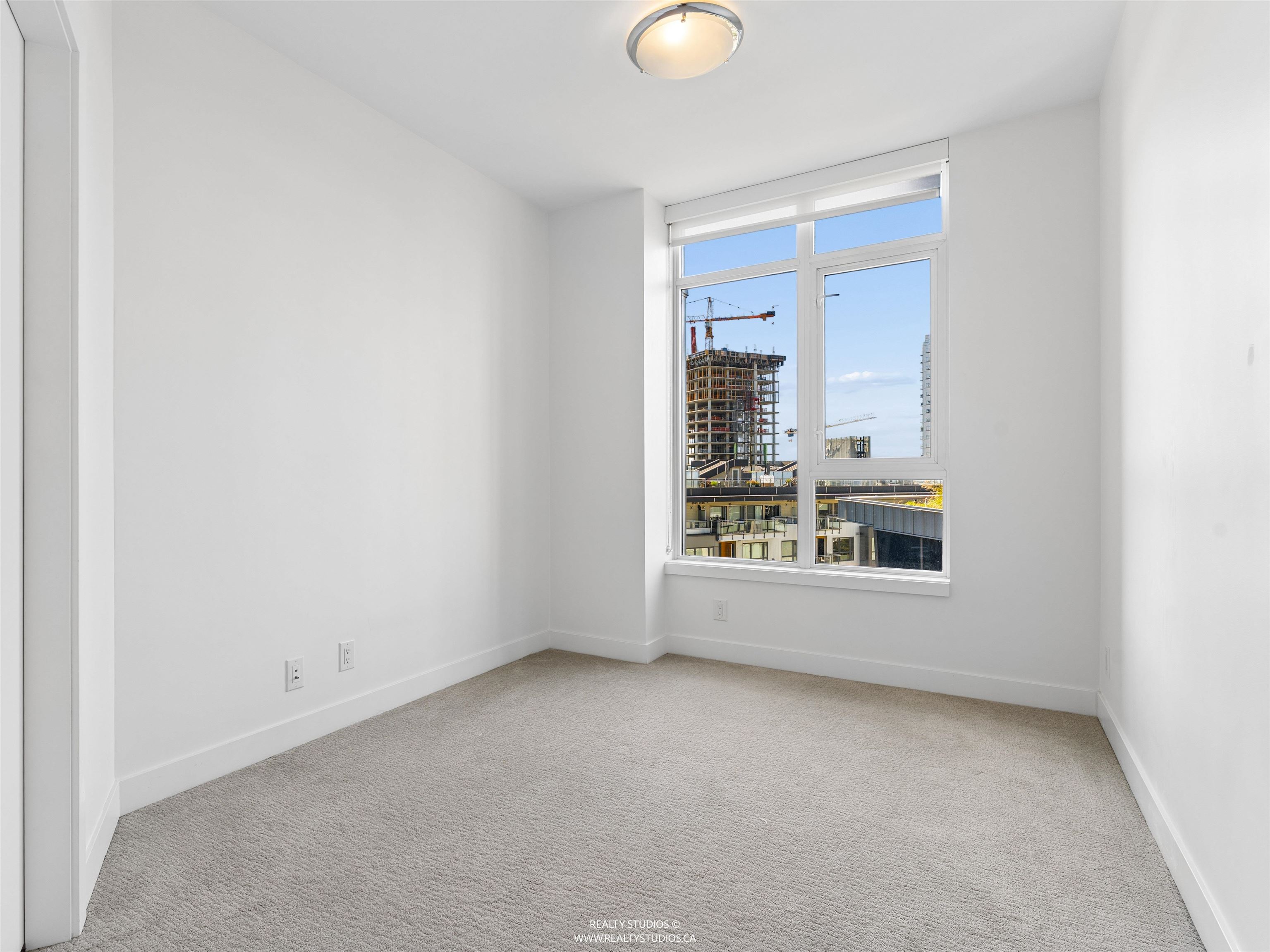 701 3557 SAWMILL CRESCENT