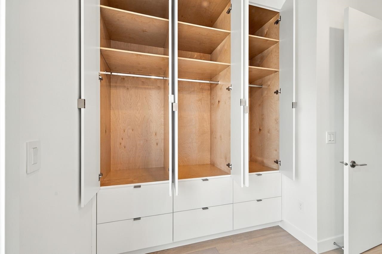 1 3183 GRAVELEY STREET