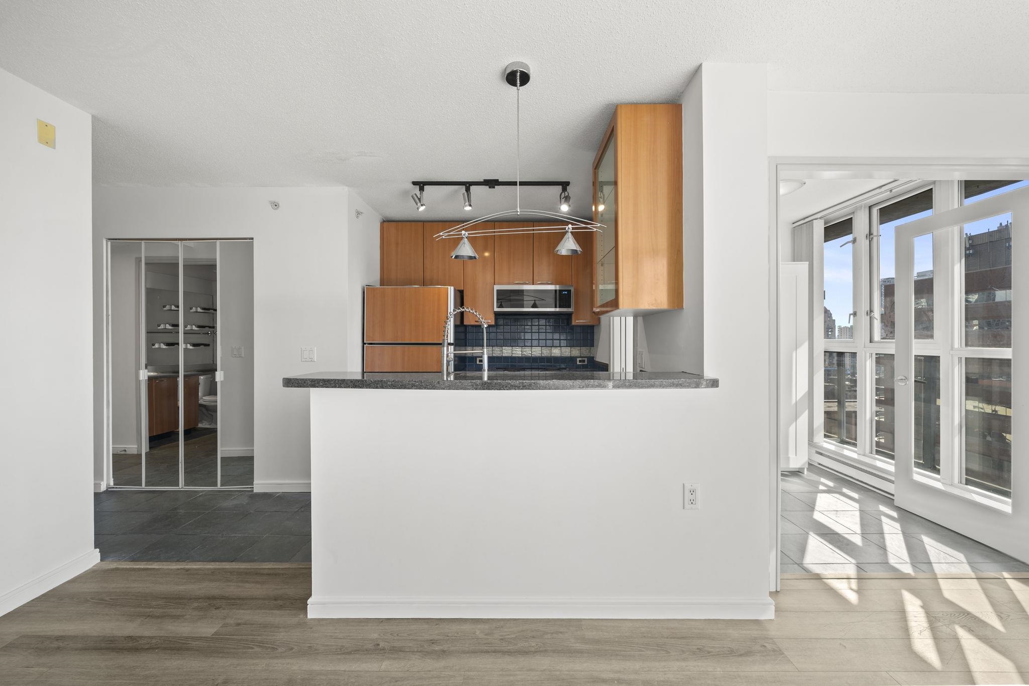 1807 1068 HORNBY STREET
