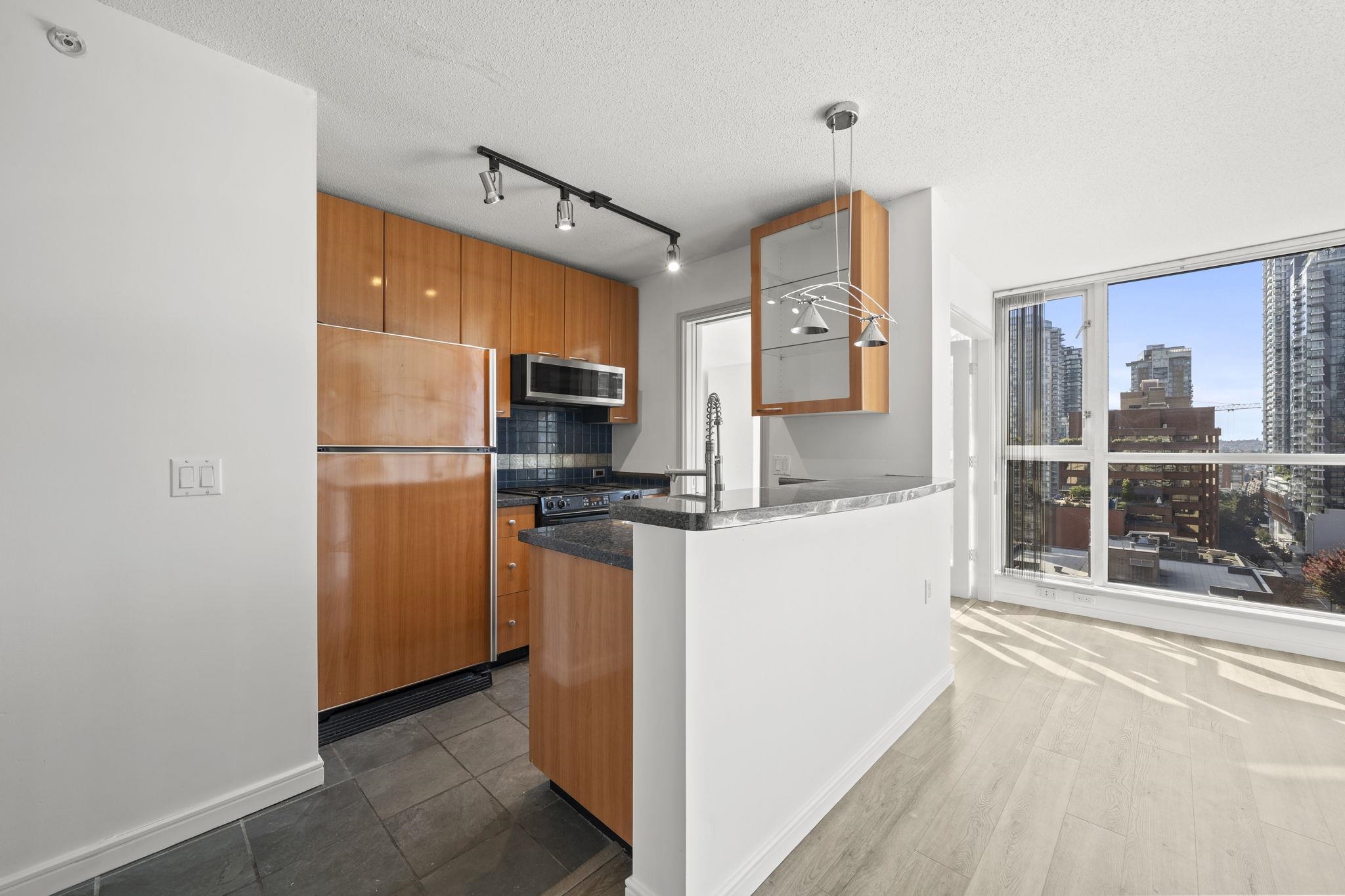 1807 1068 HORNBY STREET