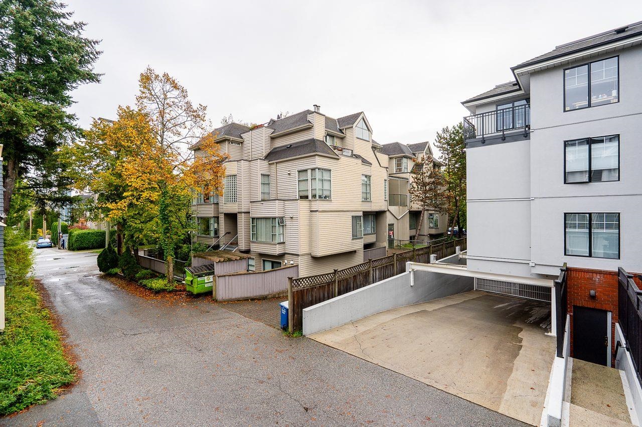 920 W 15TH AVENUE