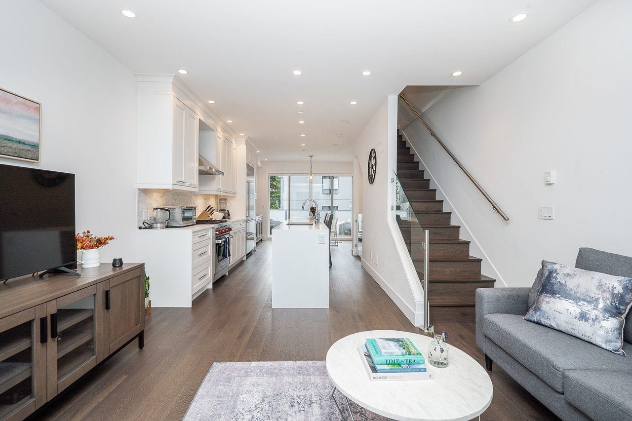 920 W 15TH AVENUE