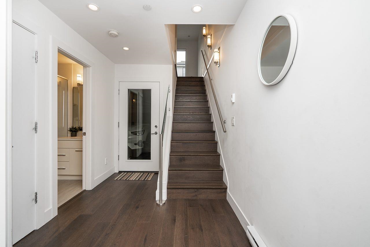 920 W 15TH AVENUE