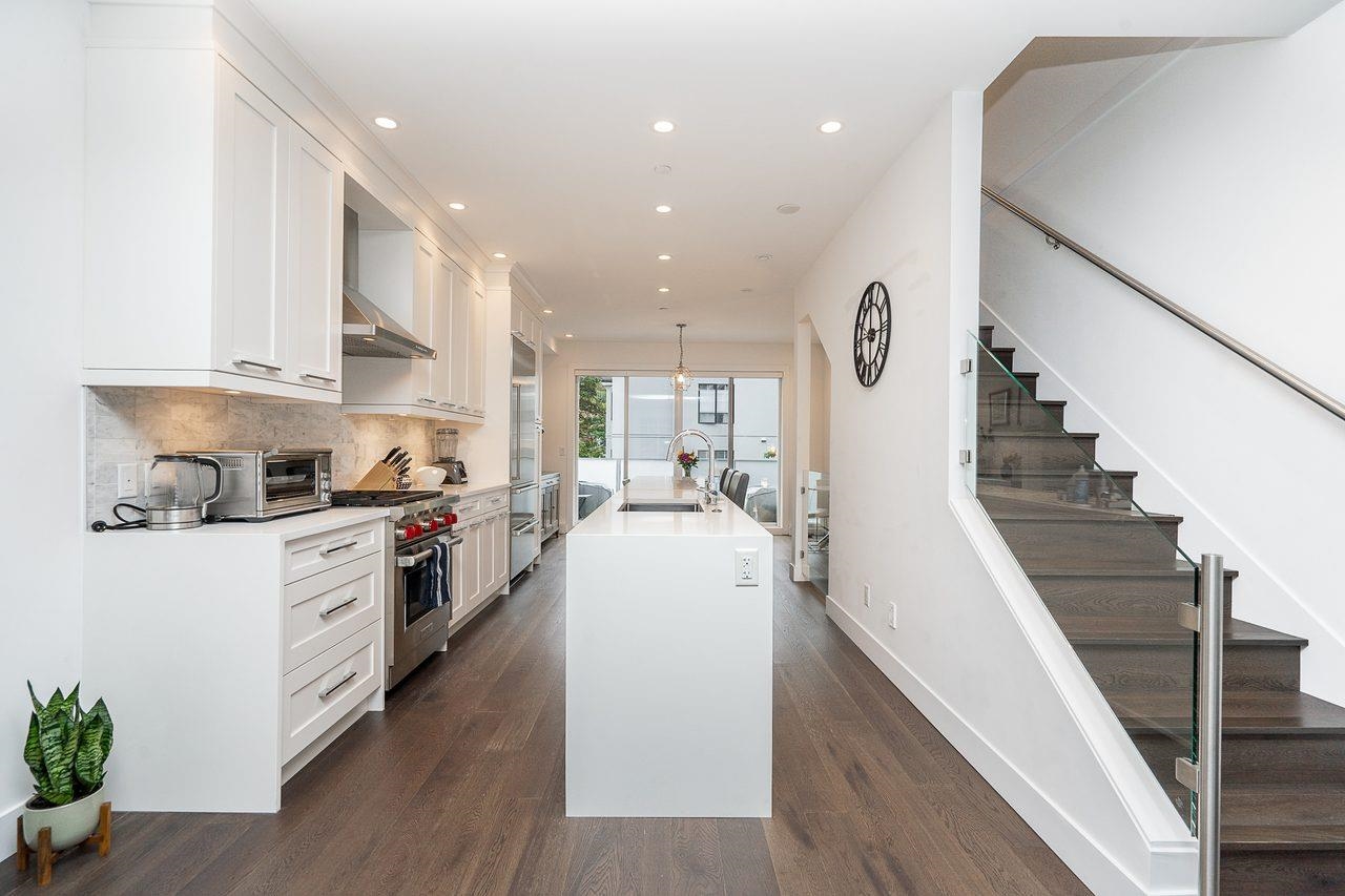 920 W 15TH AVENUE