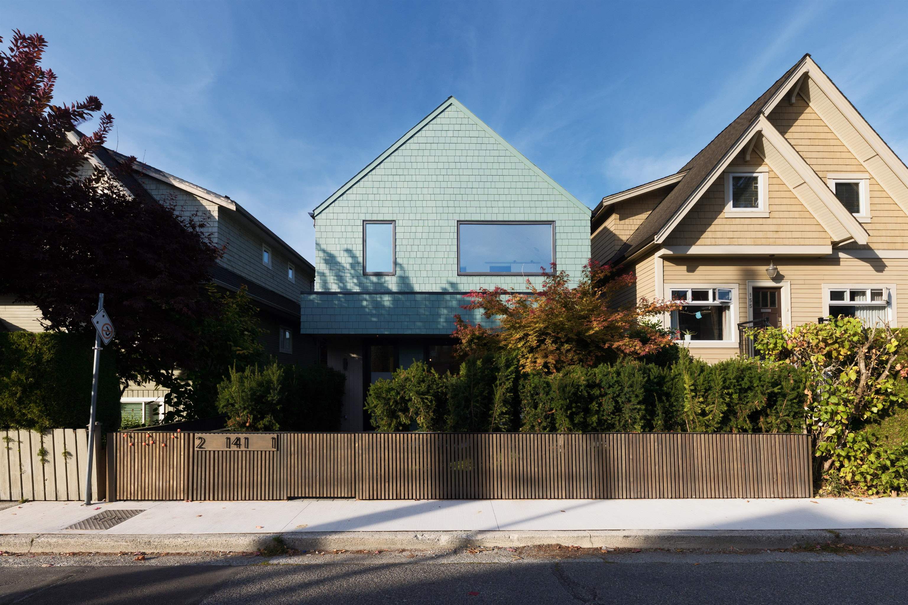 1 141 E 22ND AVENUE