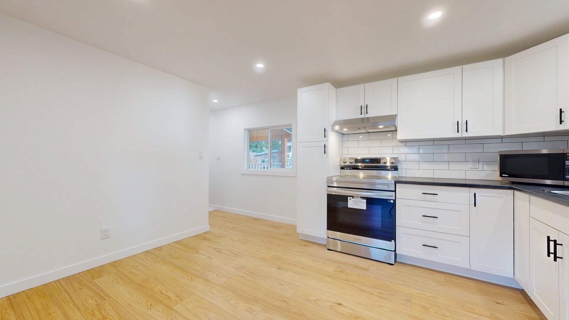 172 1830 MAMQUAM ROAD