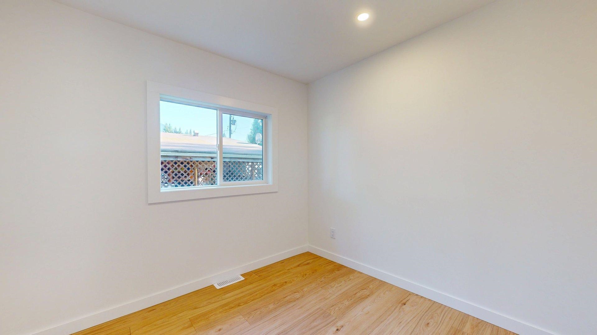 172 1830 MAMQUAM ROAD