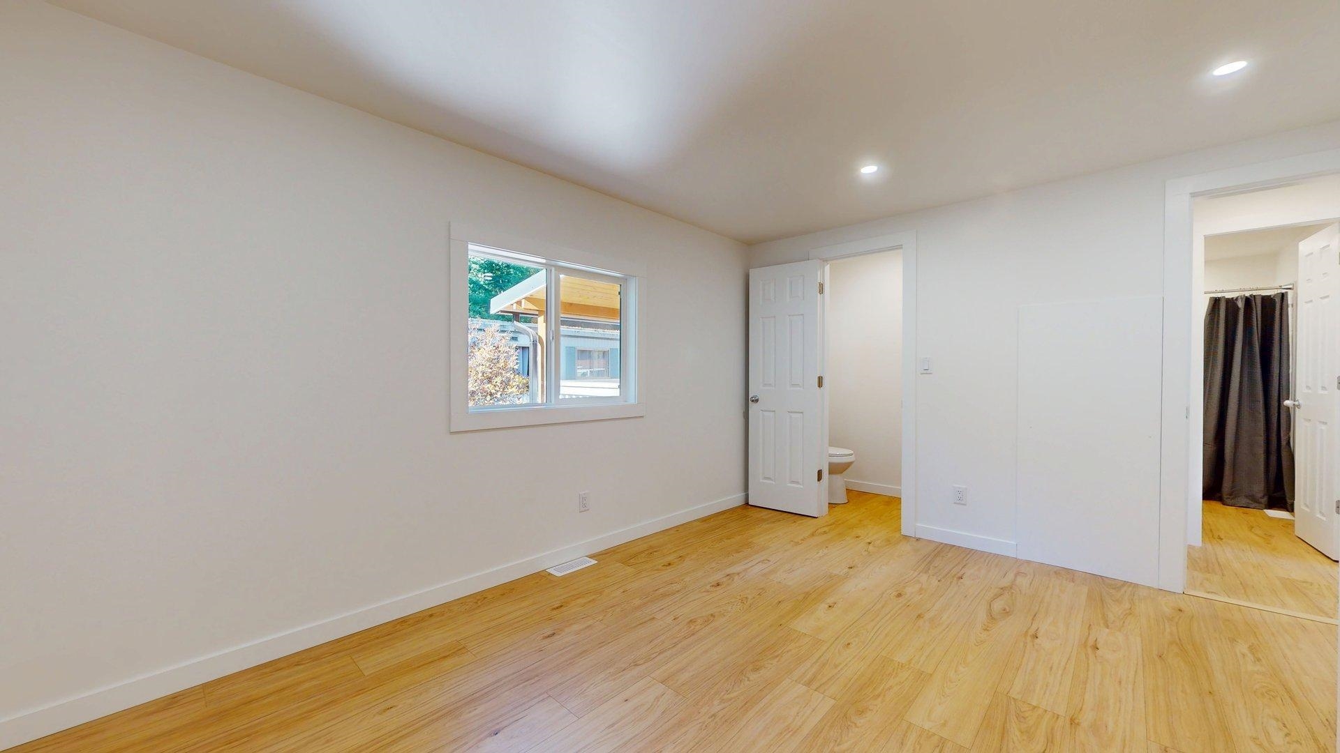 172 1830 MAMQUAM ROAD