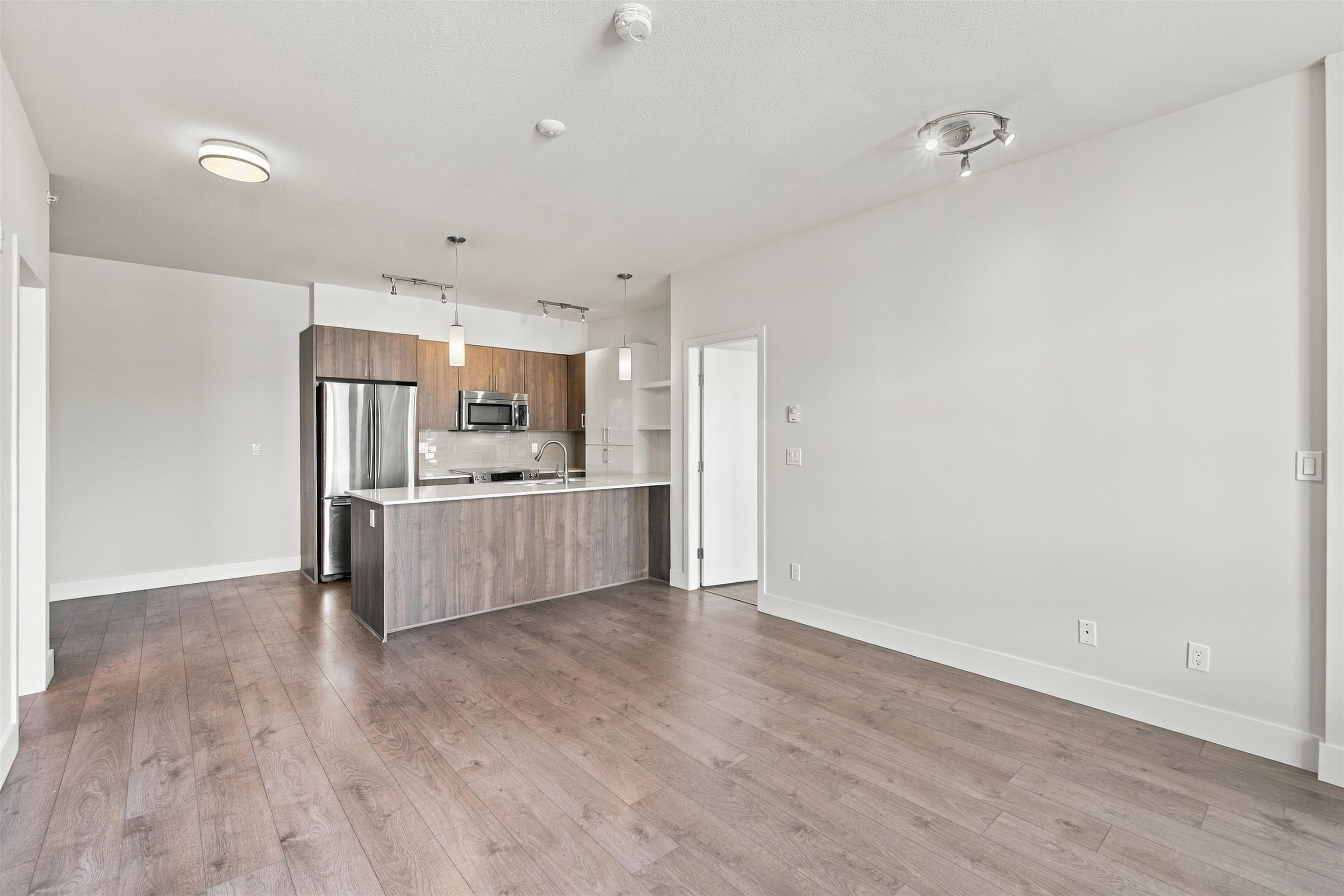410 630 COMO LAKE AVENUE