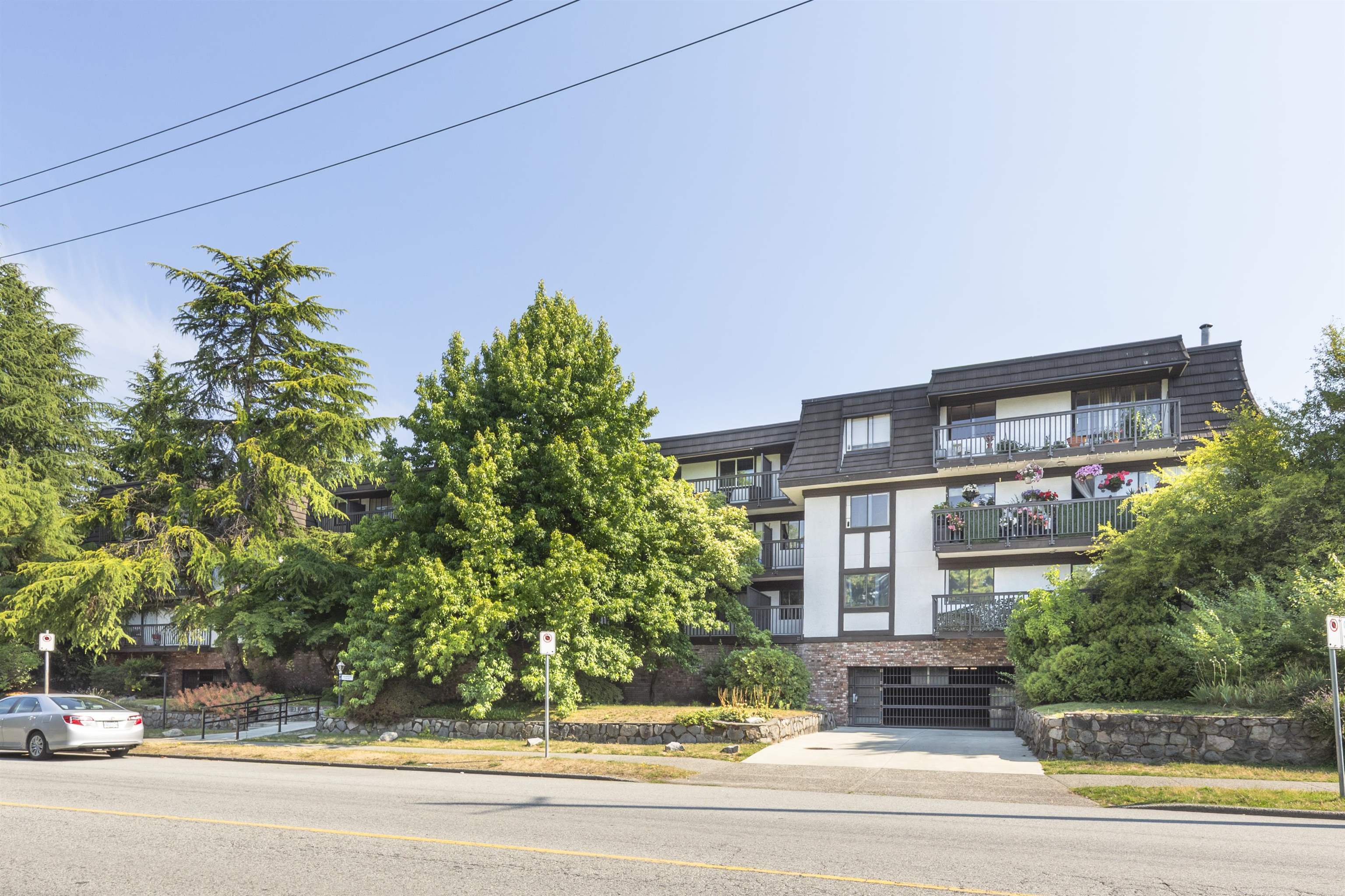 203 270 W 3RD STREET