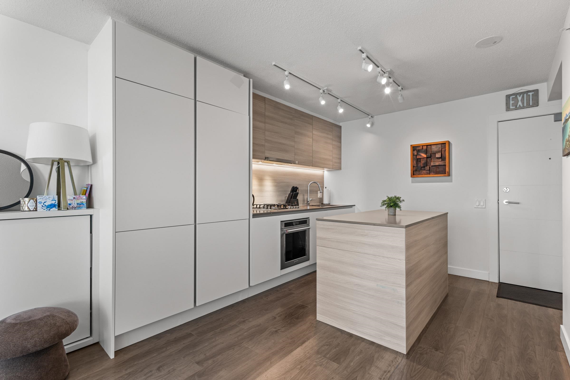 1607 908 QUAYSIDE DRIVE