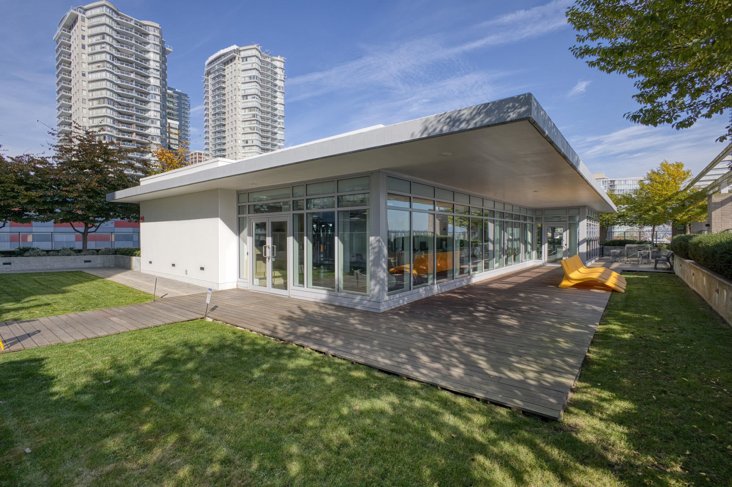 1607 908 QUAYSIDE DRIVE