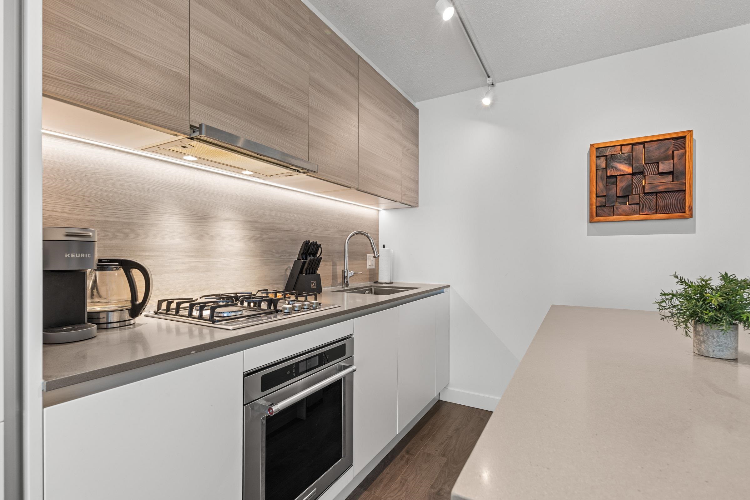 1607 908 QUAYSIDE DRIVE