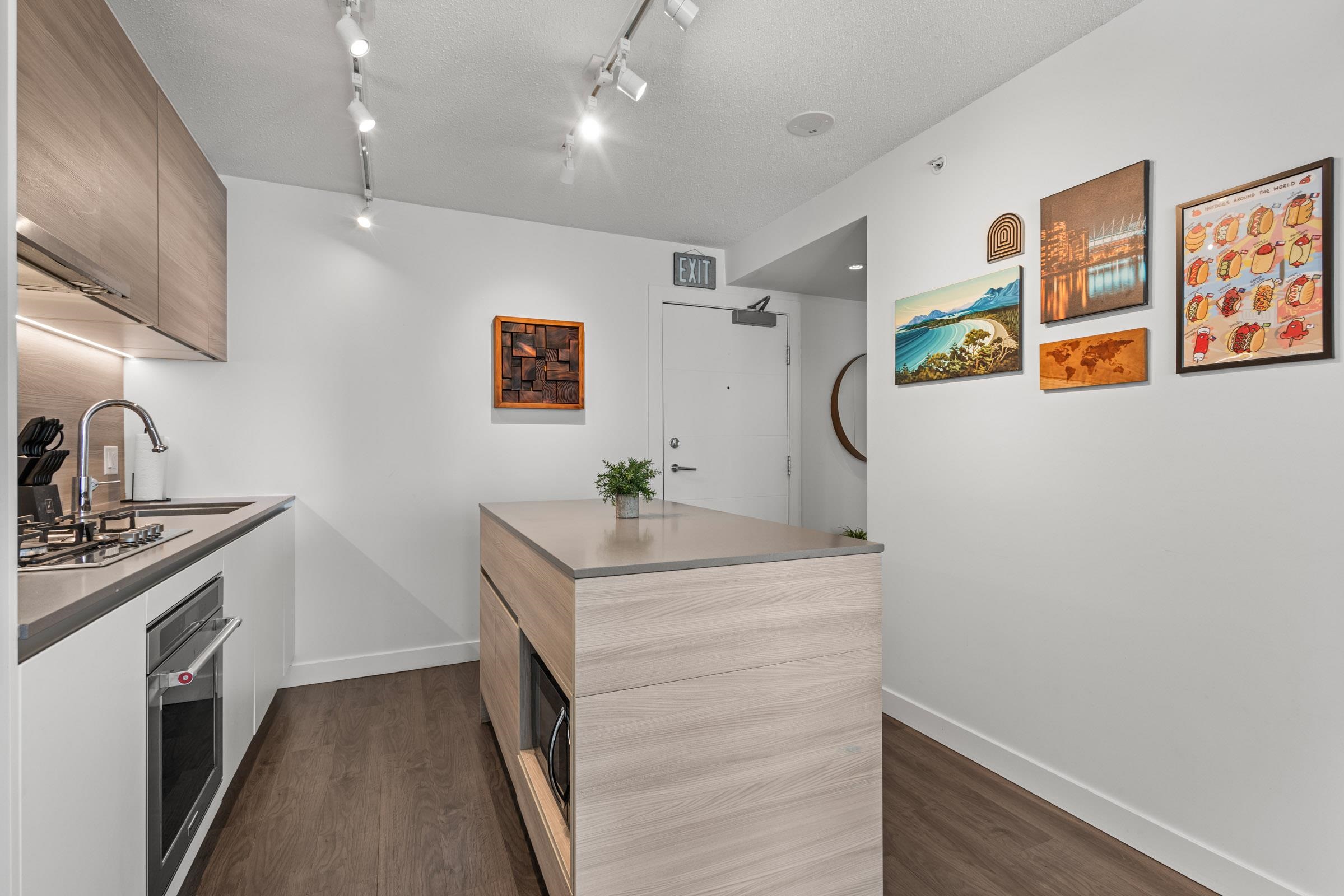 1607 908 QUAYSIDE DRIVE
