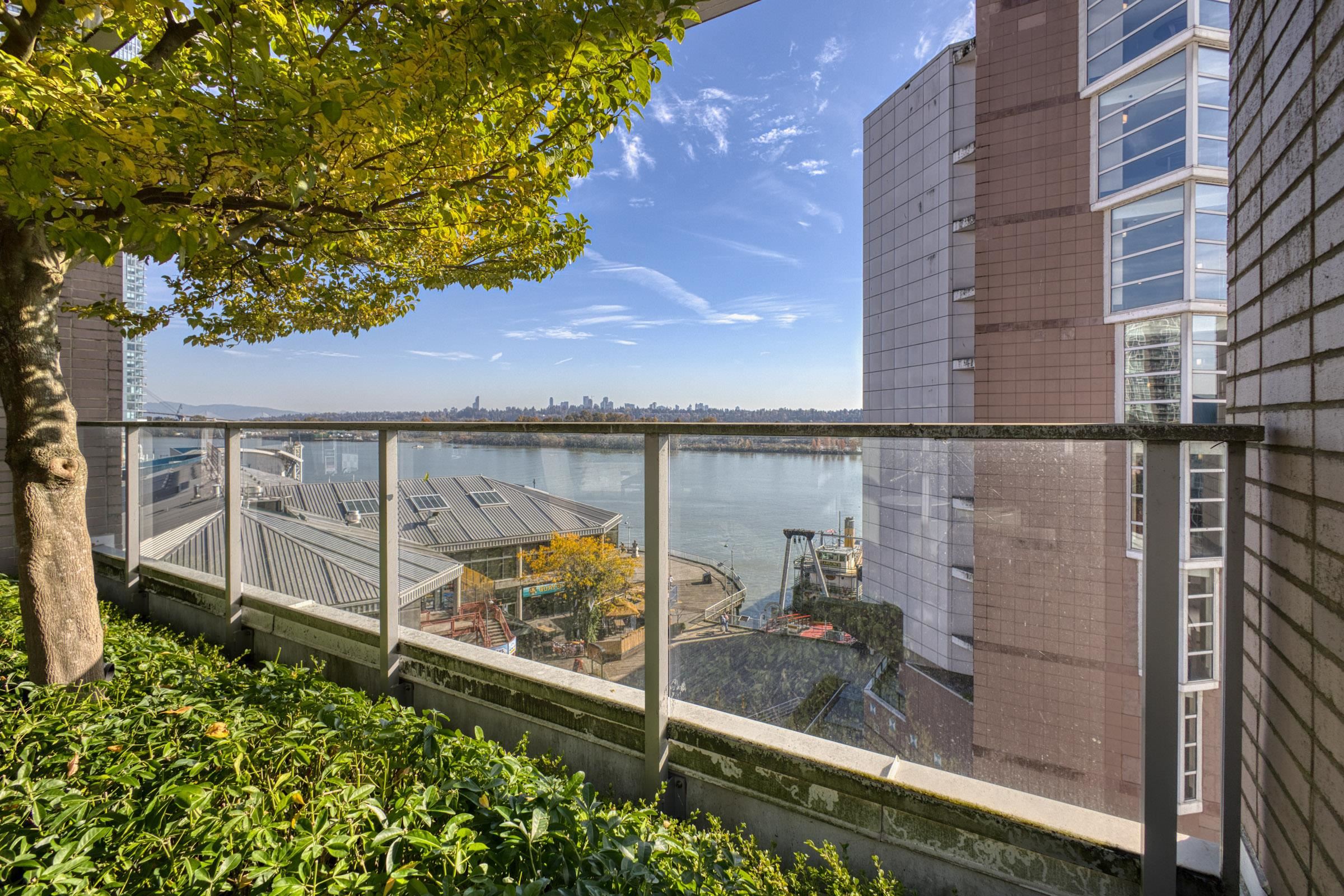 1607 908 QUAYSIDE DRIVE