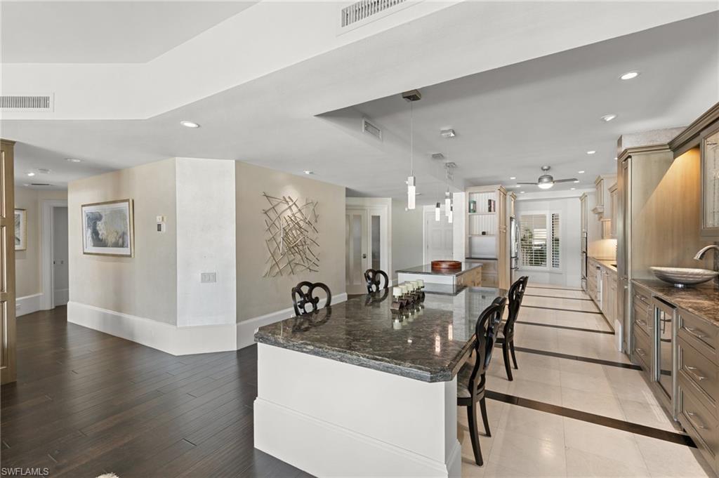 406 La Peninsula BLVD 406