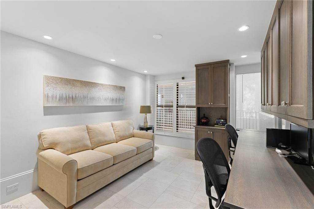 406 La Peninsula BLVD 406