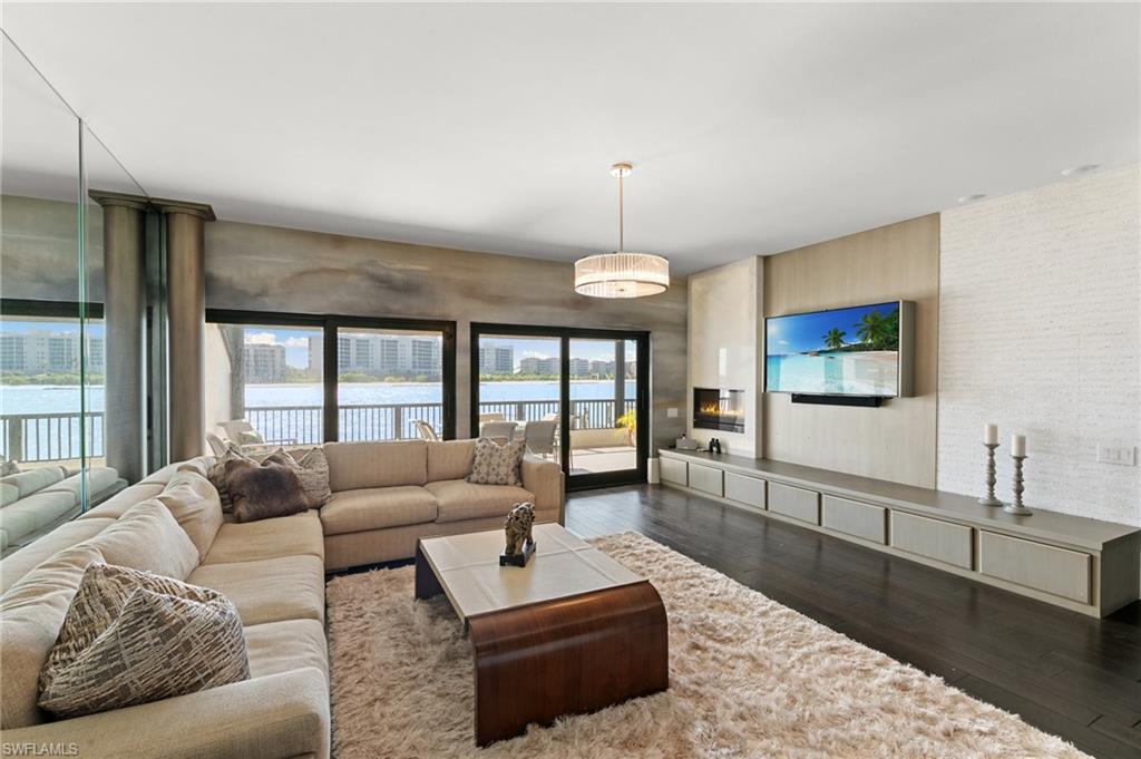 406 La Peninsula BLVD 406