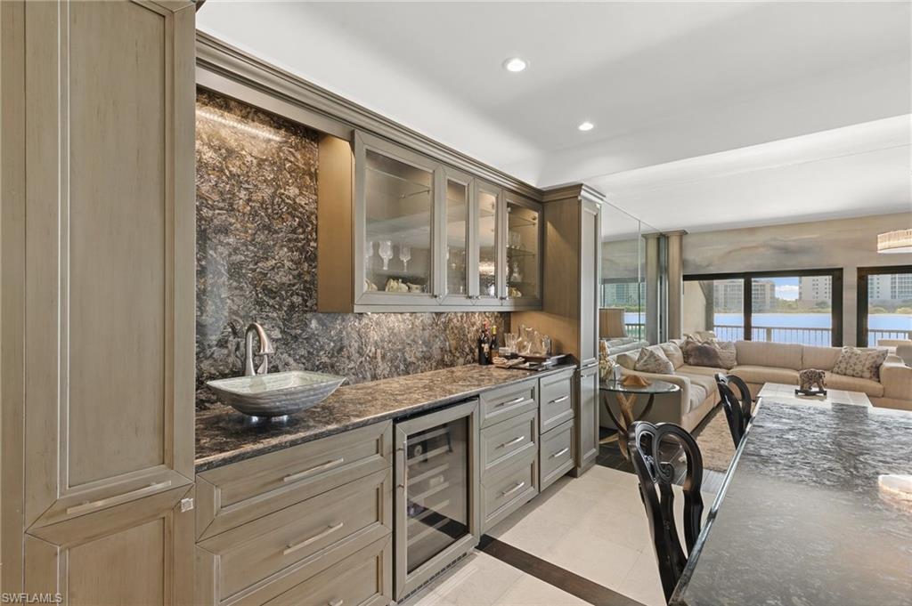 406 La Peninsula BLVD 406