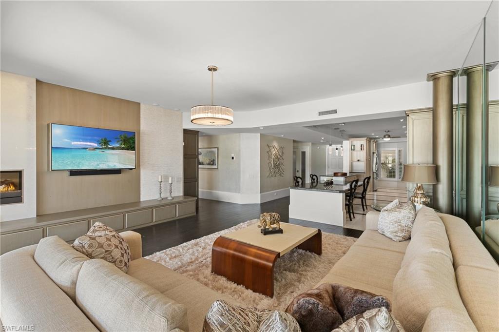 406 La Peninsula BLVD 406